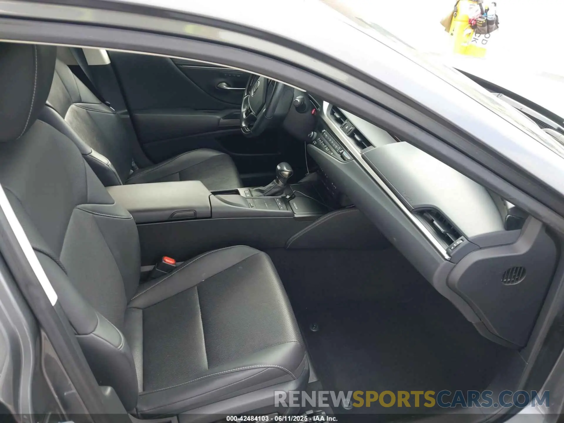 5 Photograph of a damaged car JTHB21B19K2022809 LEXUS ES 300H 2019