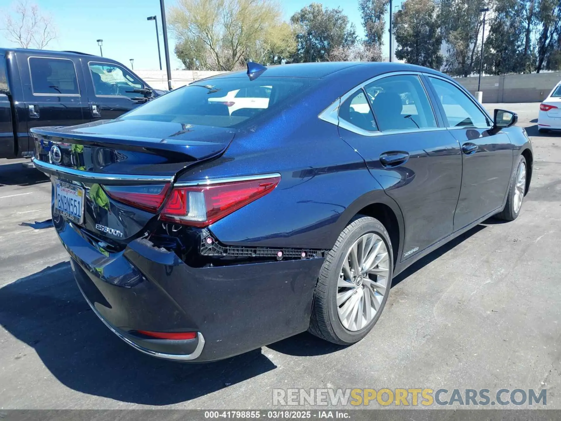 4 Photograph of a damaged car JTHB21B19K2041120 LEXUS ES 300H 2019