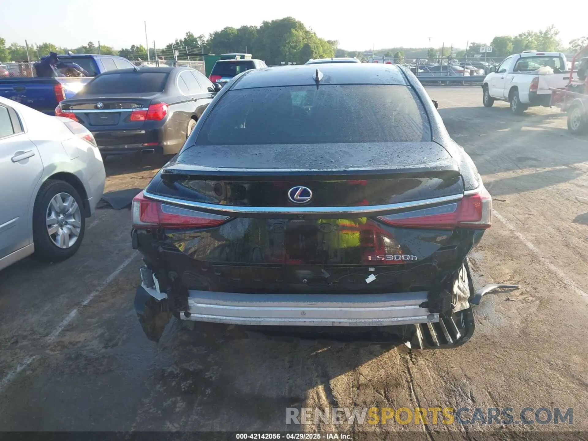 16 Photograph of a damaged car JTHB21B1XK2016825 LEXUS ES 300H 2019