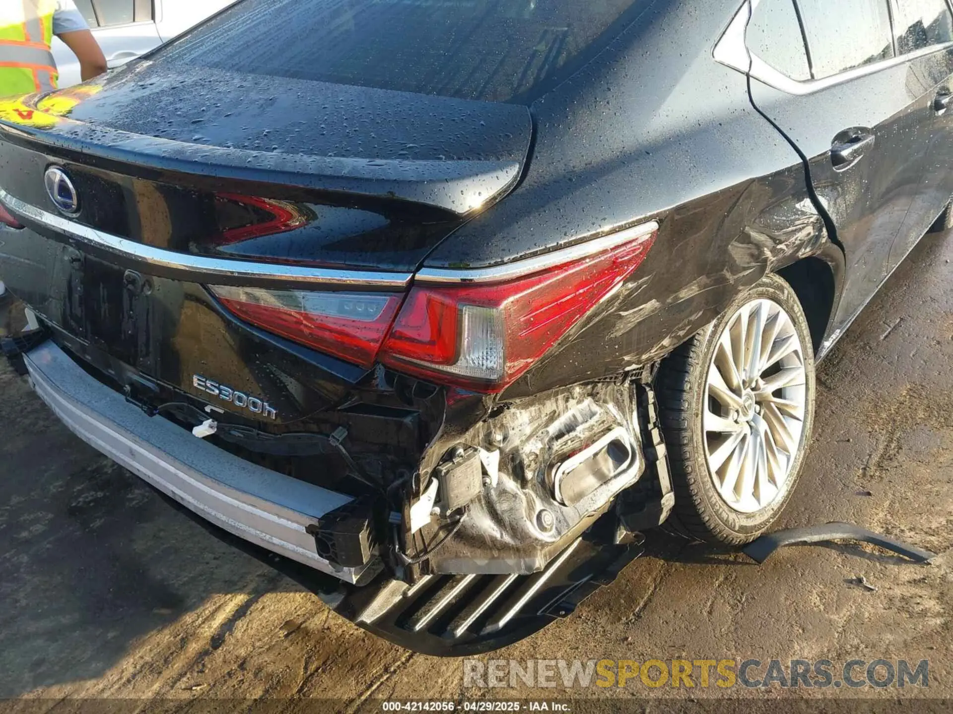 17 Photograph of a damaged car JTHB21B1XK2016825 LEXUS ES 300H 2019