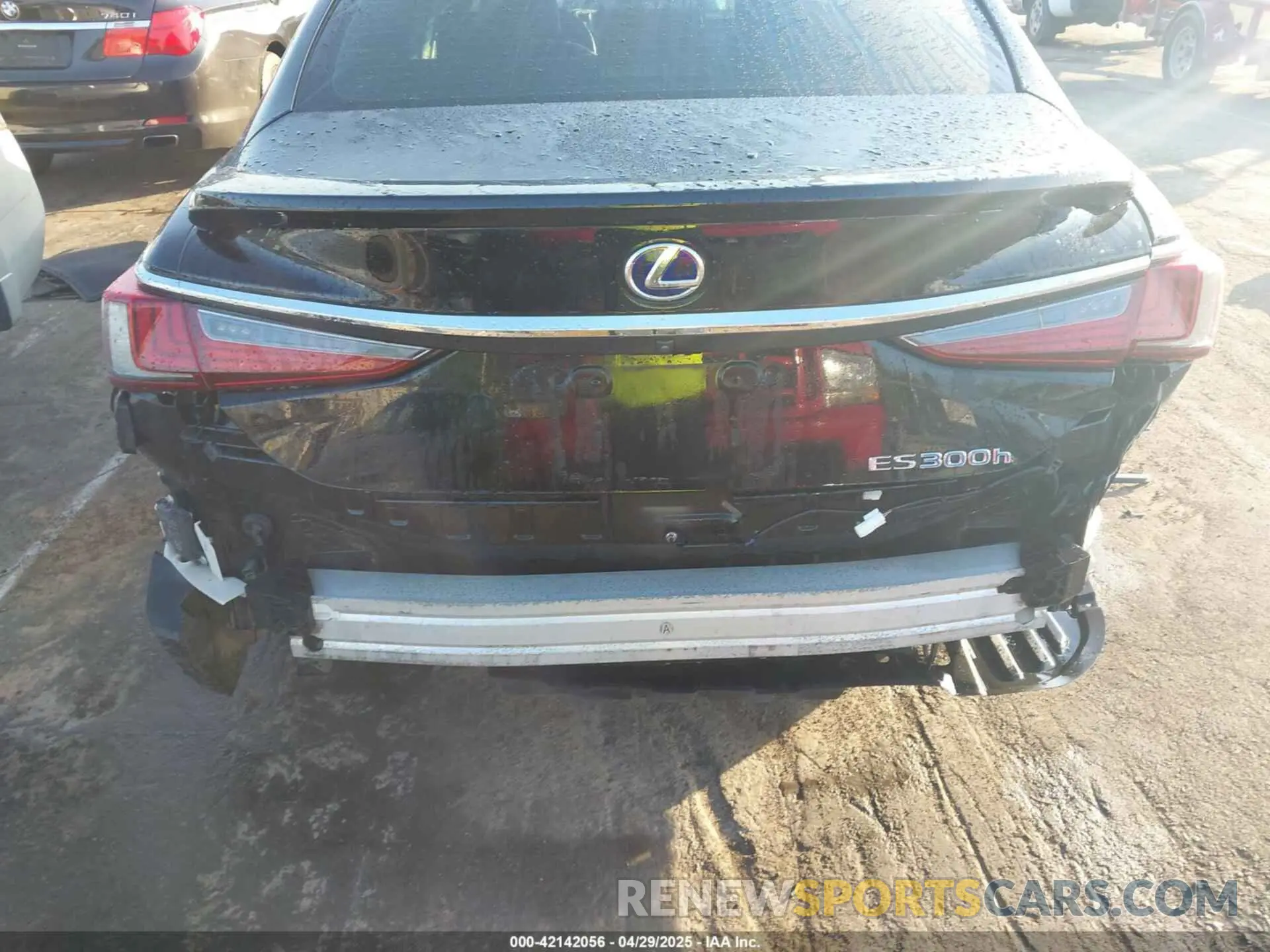18 Photograph of a damaged car JTHB21B1XK2016825 LEXUS ES 300H 2019