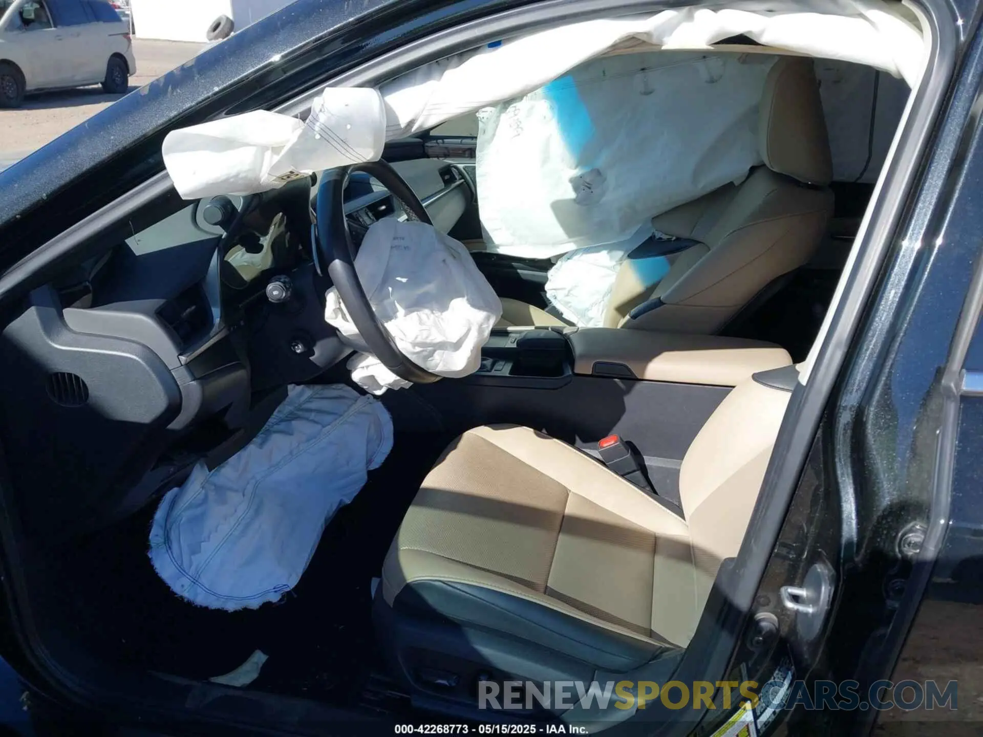 5 Photograph of a damaged car 58AD21B11LU005393 LEXUS ES 300H 2020
