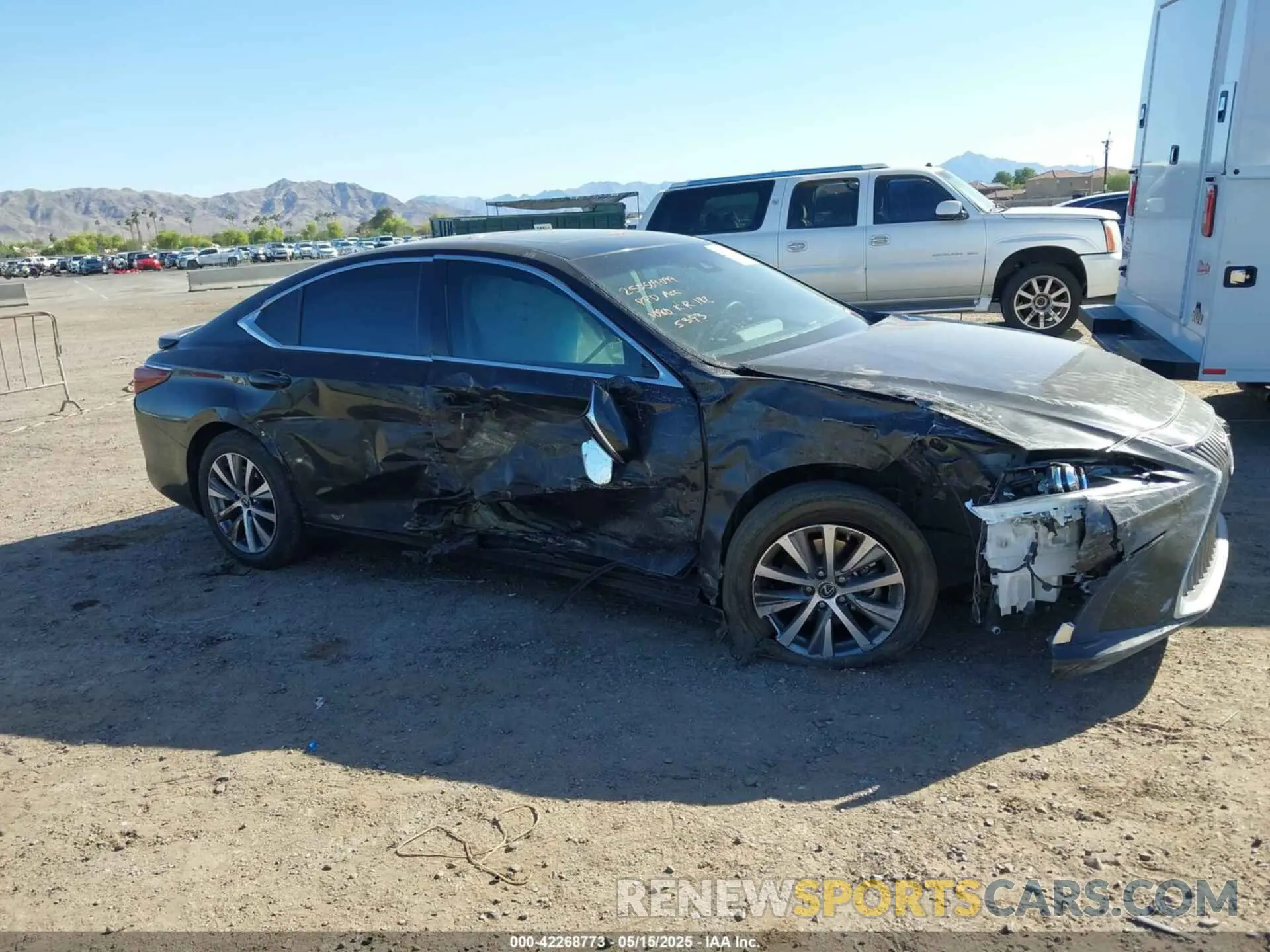 6 Photograph of a damaged car 58AD21B11LU005393 LEXUS ES 300H 2020