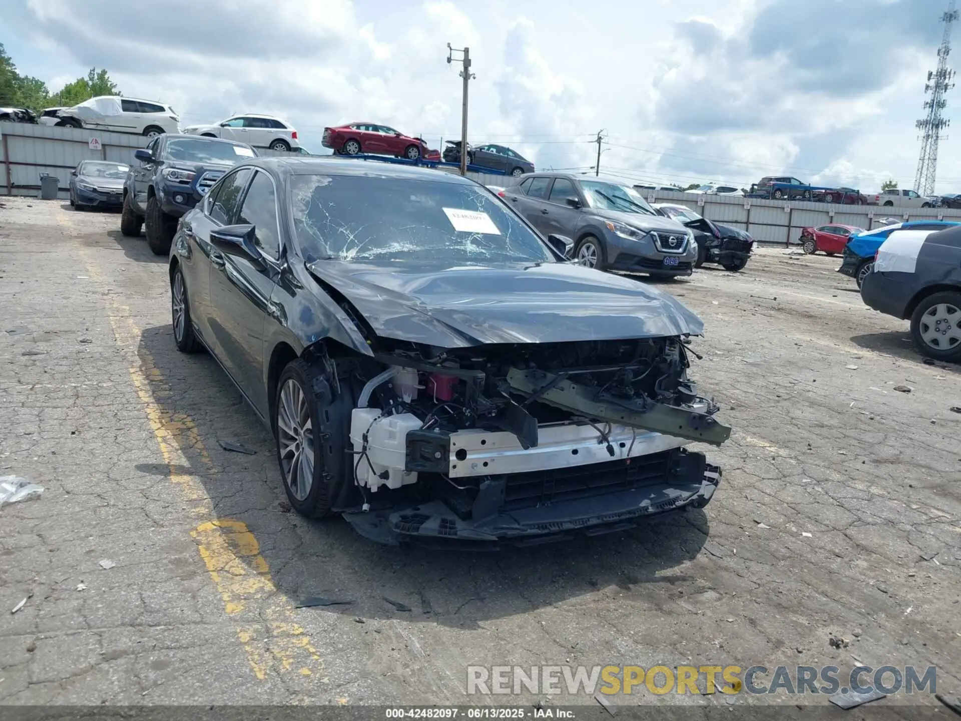 1 Photograph of a damaged car 58AD21B15LU007910 LEXUS ES 300H 2020
