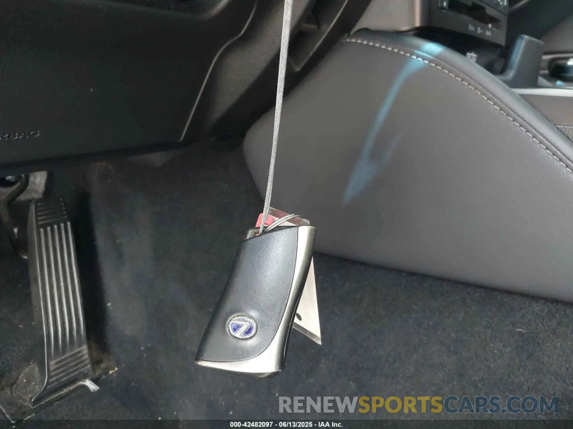 11 Photograph of a damaged car 58AD21B15LU007910 LEXUS ES 300H 2020