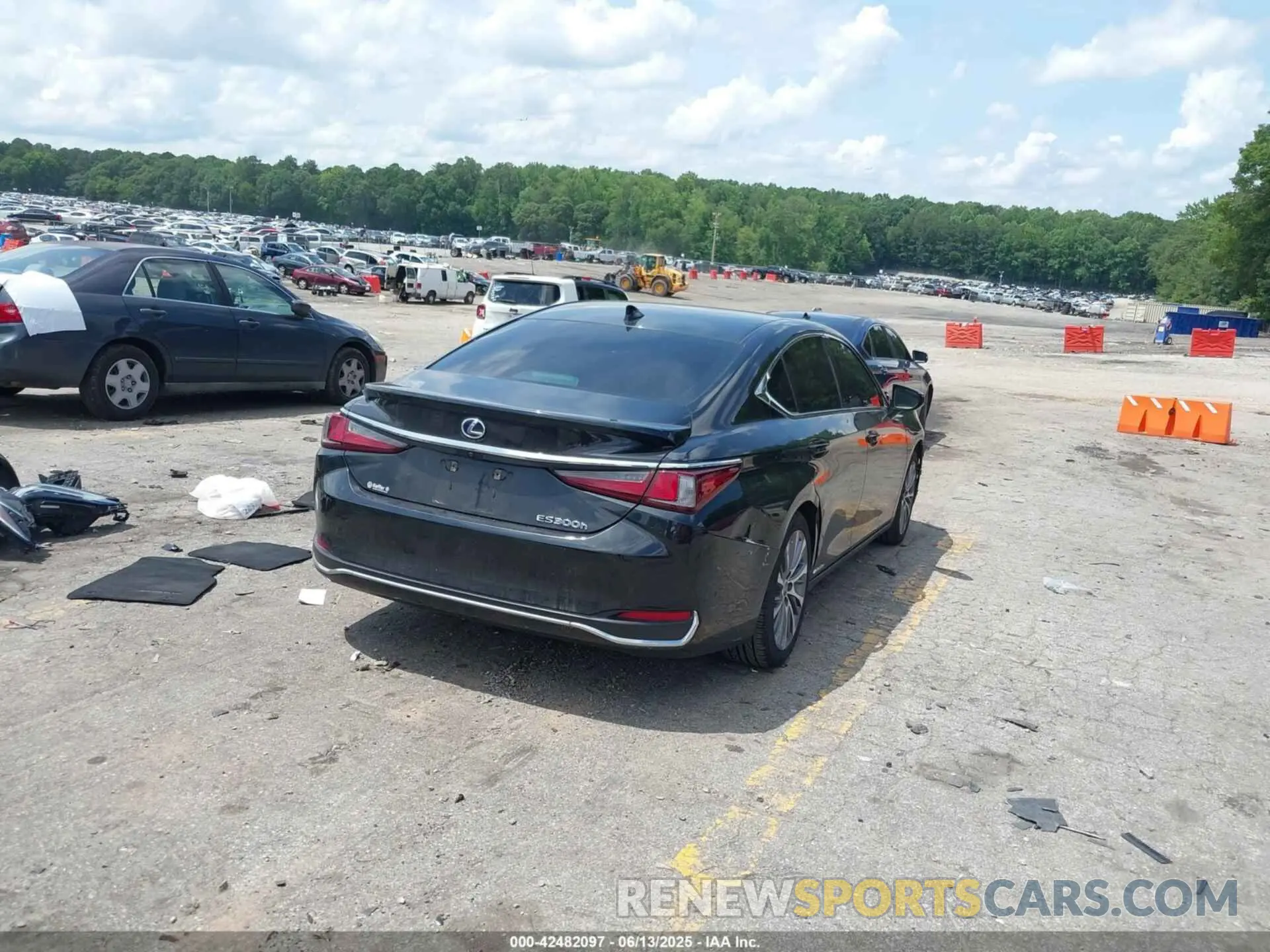 4 Photograph of a damaged car 58AD21B15LU007910 LEXUS ES 300H 2020