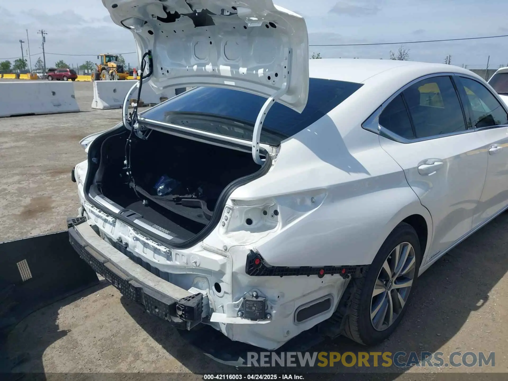 18 Photograph of a damaged car 58AD21B18LU004855 LEXUS ES 300H 2020