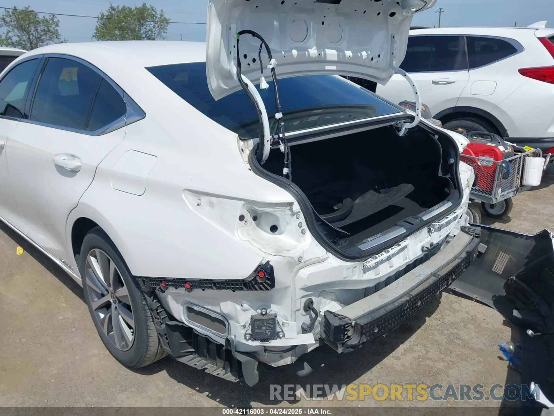 6 Photograph of a damaged car 58AD21B18LU004855 LEXUS ES 300H 2020