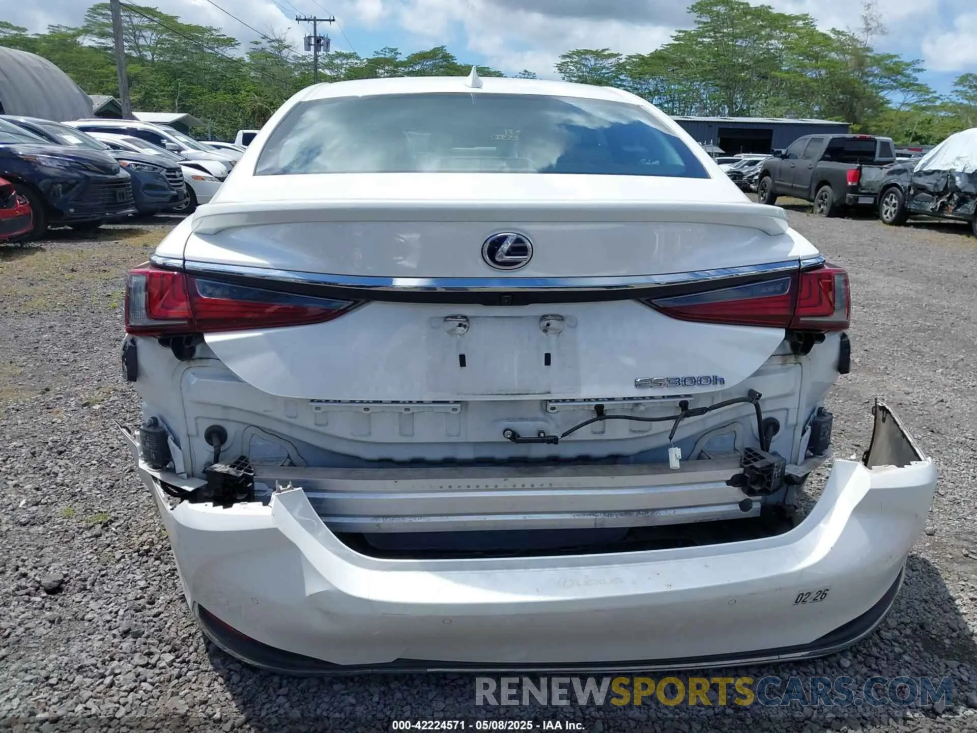 16 Photograph of a damaged car 58AD21B19LU005884 LEXUS ES 300H 2020