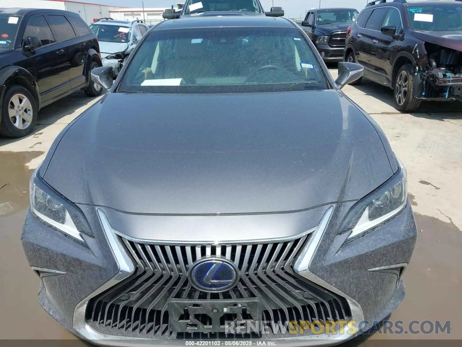 12 Photograph of a damaged car 58AD21B1XLU005778 LEXUS ES 300H 2020