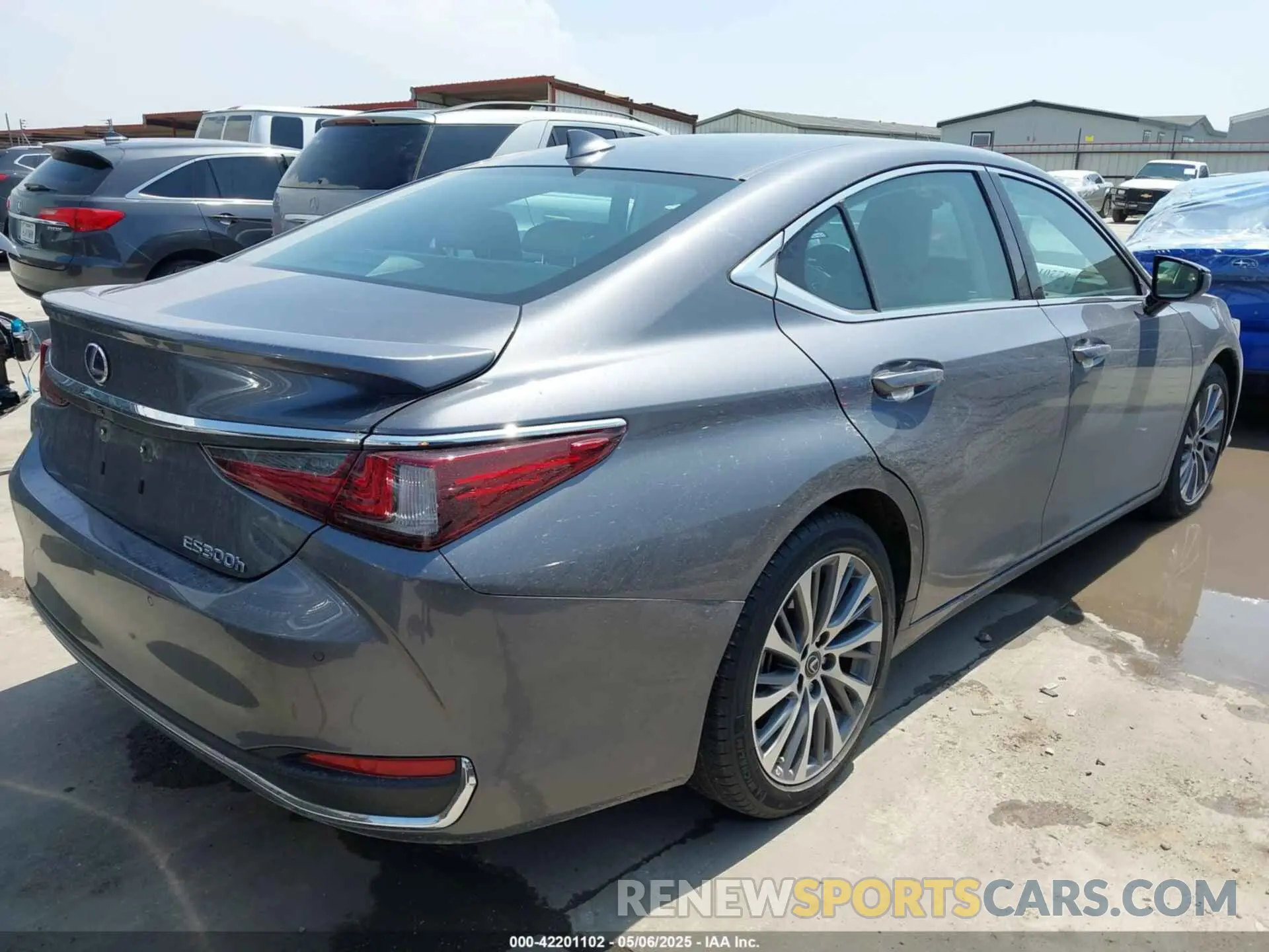 4 Photograph of a damaged car 58AD21B1XLU005778 LEXUS ES 300H 2020