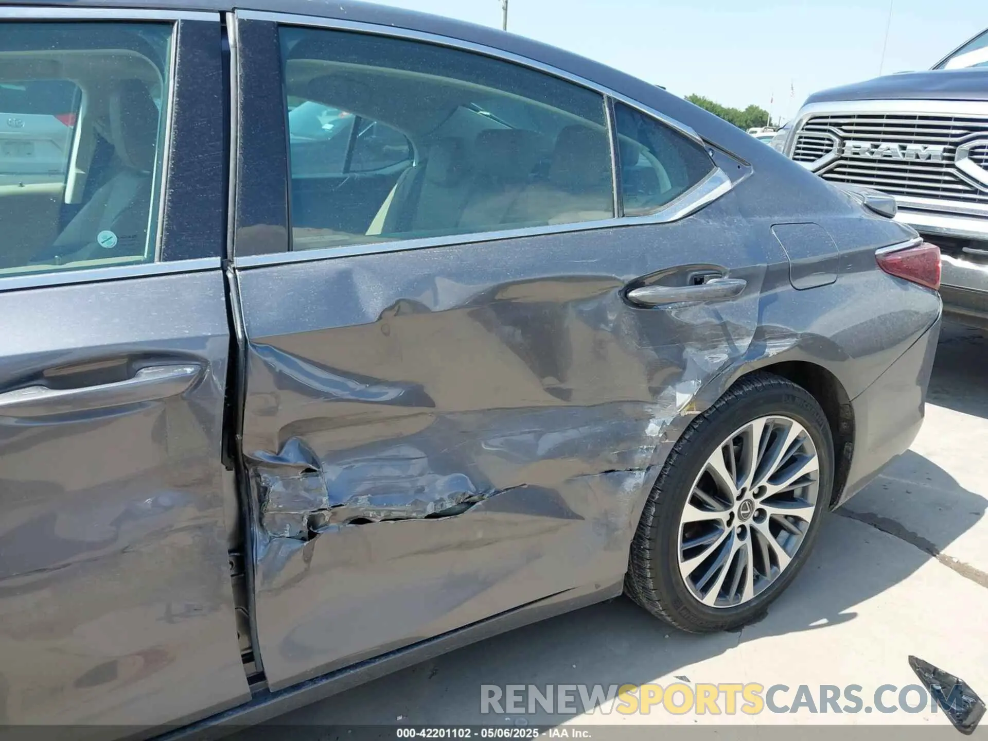 6 Photograph of a damaged car 58AD21B1XLU005778 LEXUS ES 300H 2020