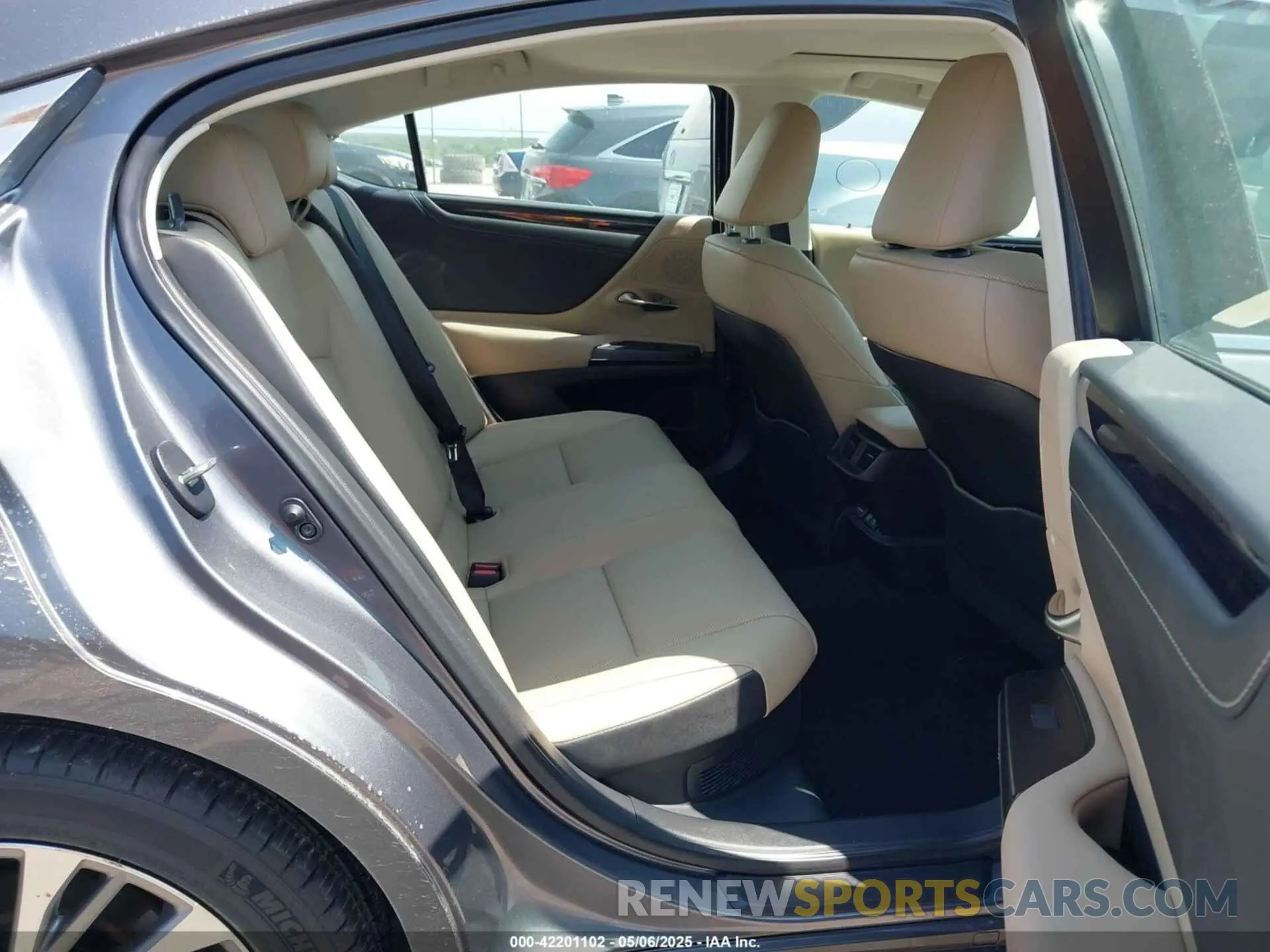8 Photograph of a damaged car 58AD21B1XLU005778 LEXUS ES 300H 2020