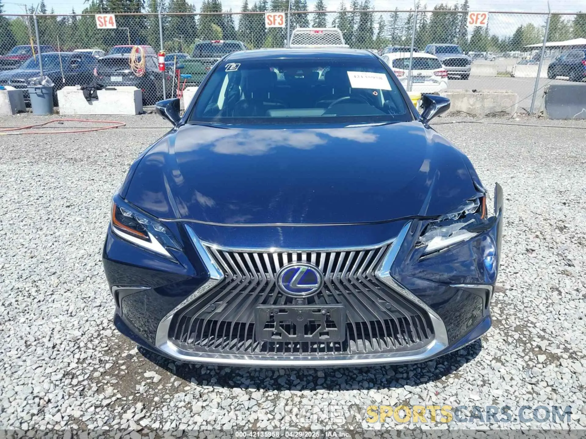 11 Photograph of a damaged car 58AE21B12LU011806 LEXUS ES 300H 2020