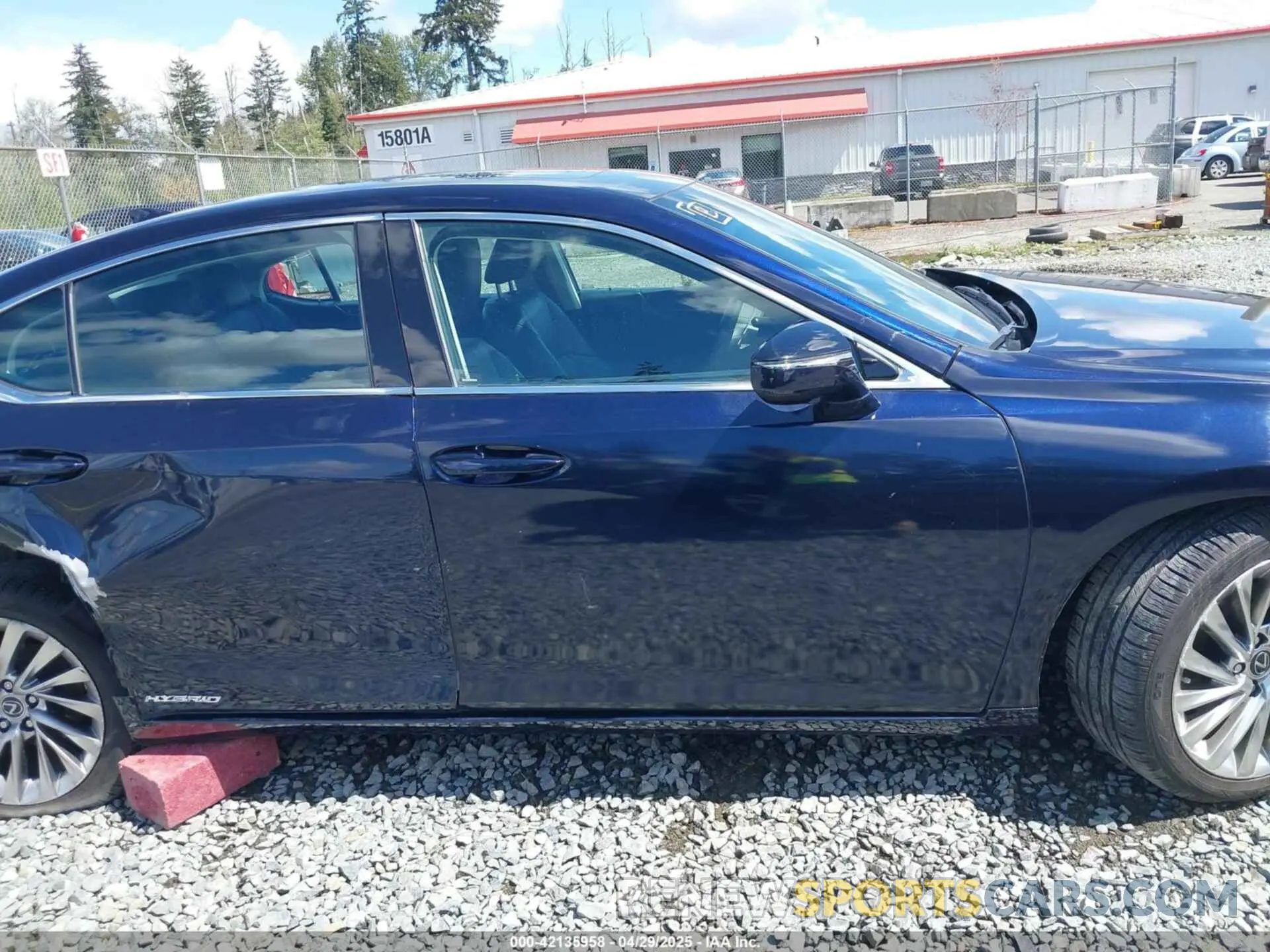12 Photograph of a damaged car 58AE21B12LU011806 LEXUS ES 300H 2020