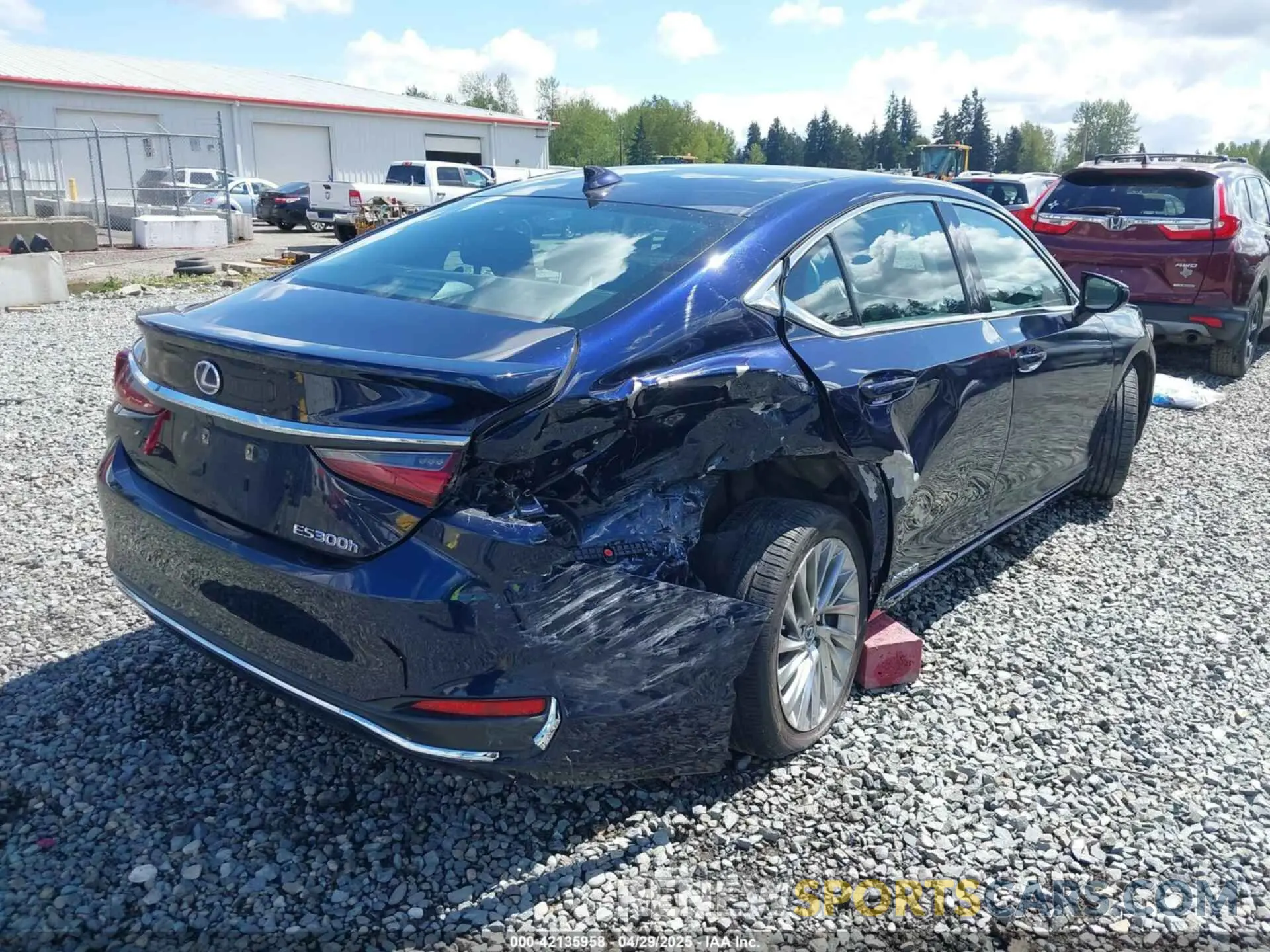 4 Photograph of a damaged car 58AE21B12LU011806 LEXUS ES 300H 2020