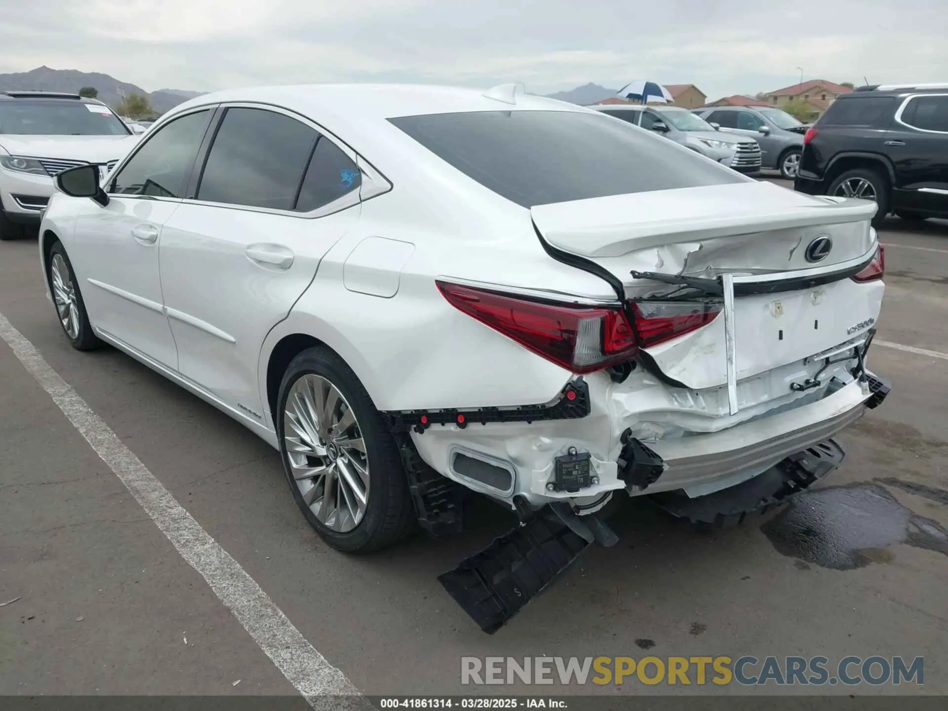 3 Photograph of a damaged car 58AF21B1XLU006244 LEXUS ES 300H 2020