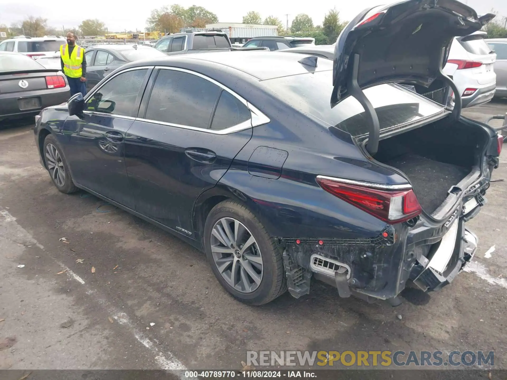 14 Photograph of a damaged car 58ACA1C10MU010129 LEXUS ES 300H 2021
