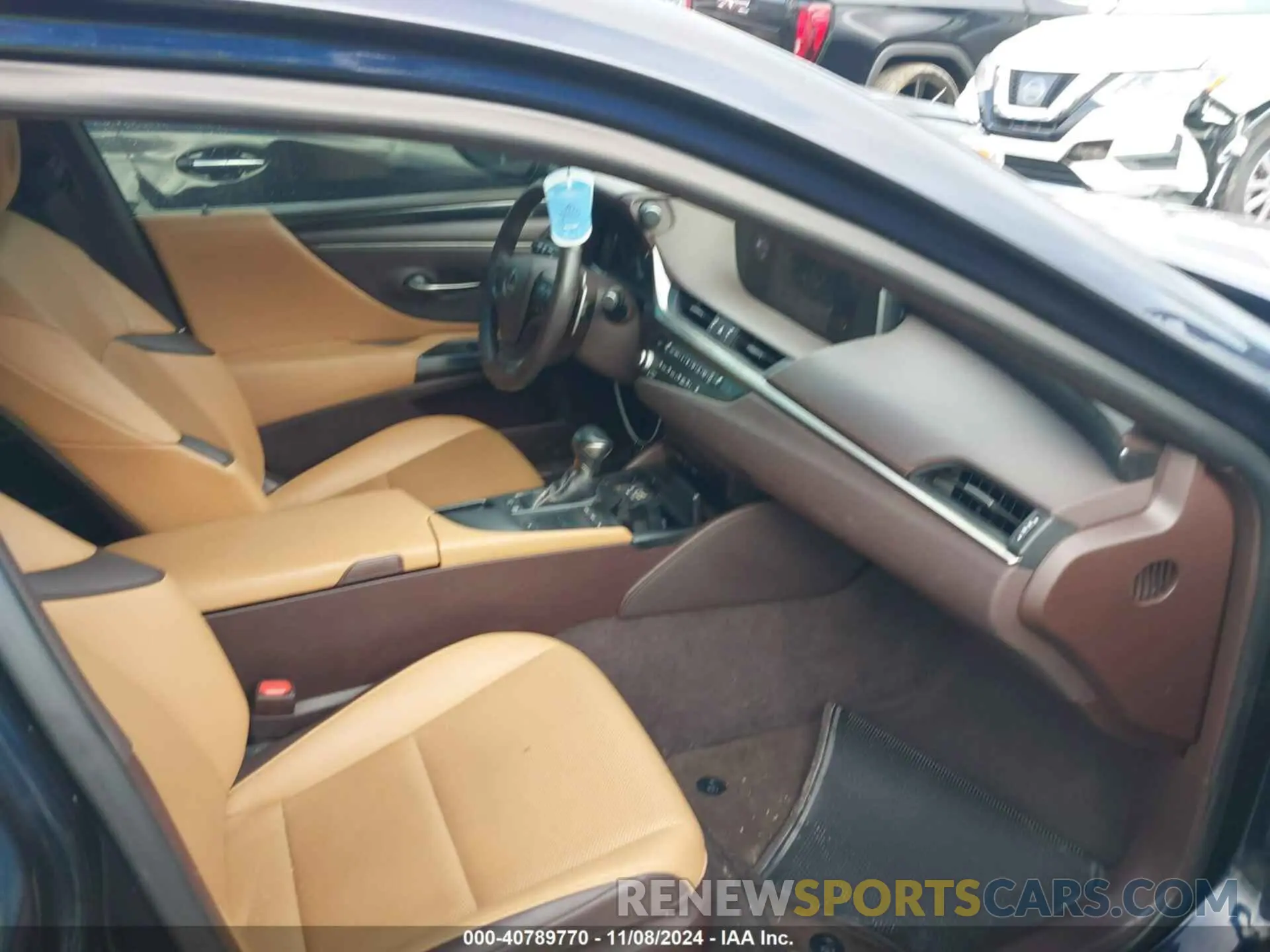 5 Photograph of a damaged car 58ACA1C10MU010129 LEXUS ES 300H 2021