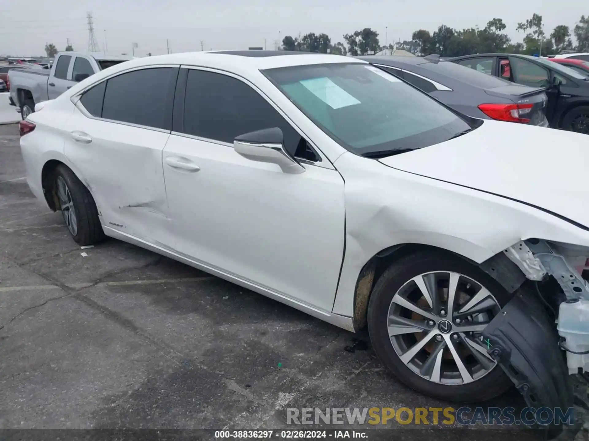 13 Photograph of a damaged car 58ACA1C10MU010499 LEXUS ES 300H 2021