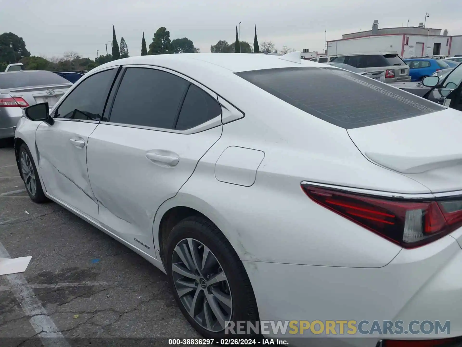 14 Photograph of a damaged car 58ACA1C10MU010499 LEXUS ES 300H 2021