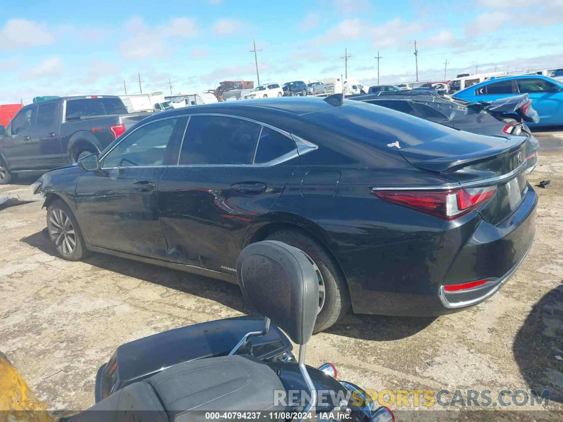 14 Photograph of a damaged car 58ACA1C1XMU005083 LEXUS ES 300H 2021