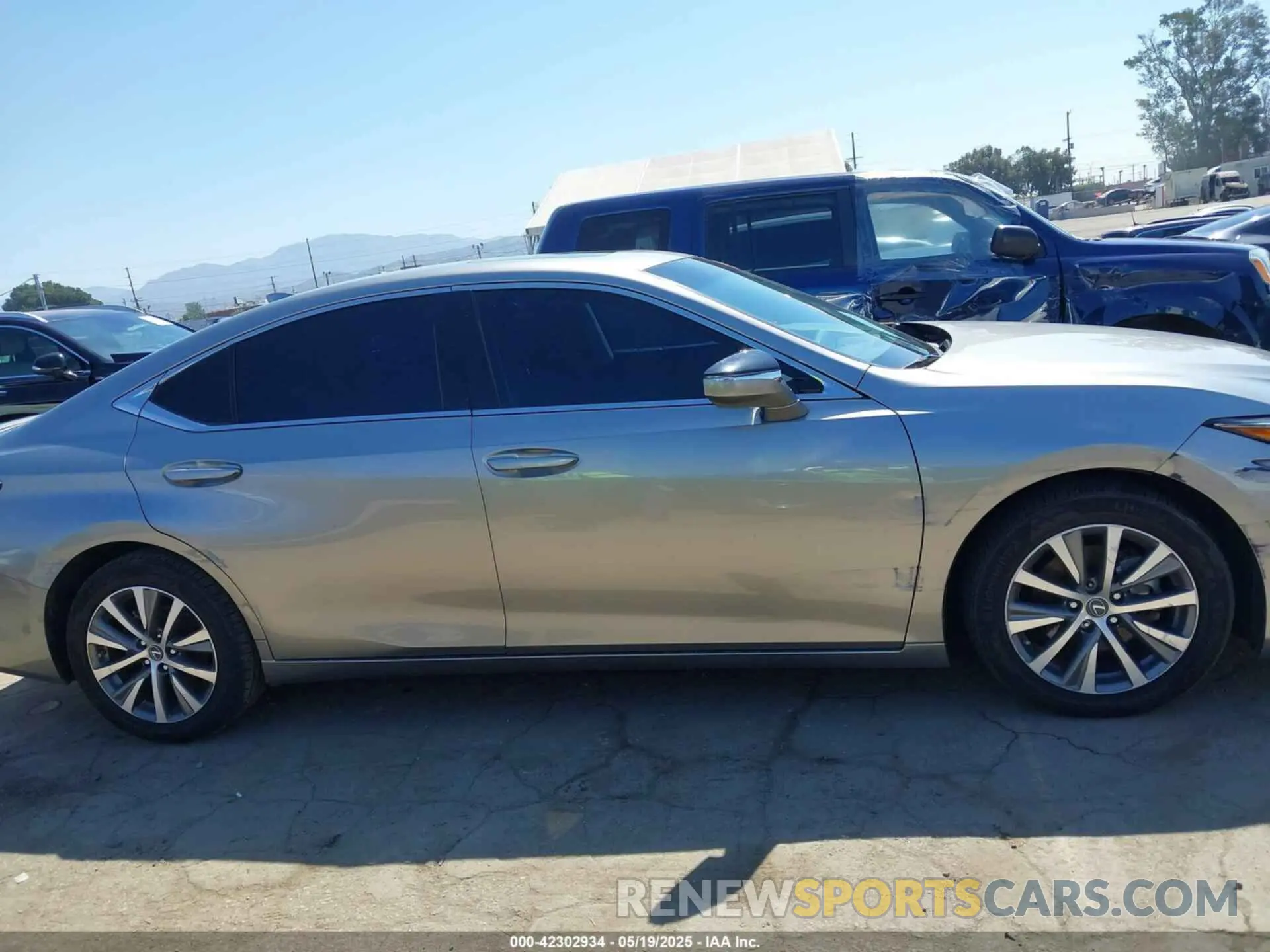 13 Photograph of a damaged car 58ACA1C1XMU007576 LEXUS ES 300H 2021