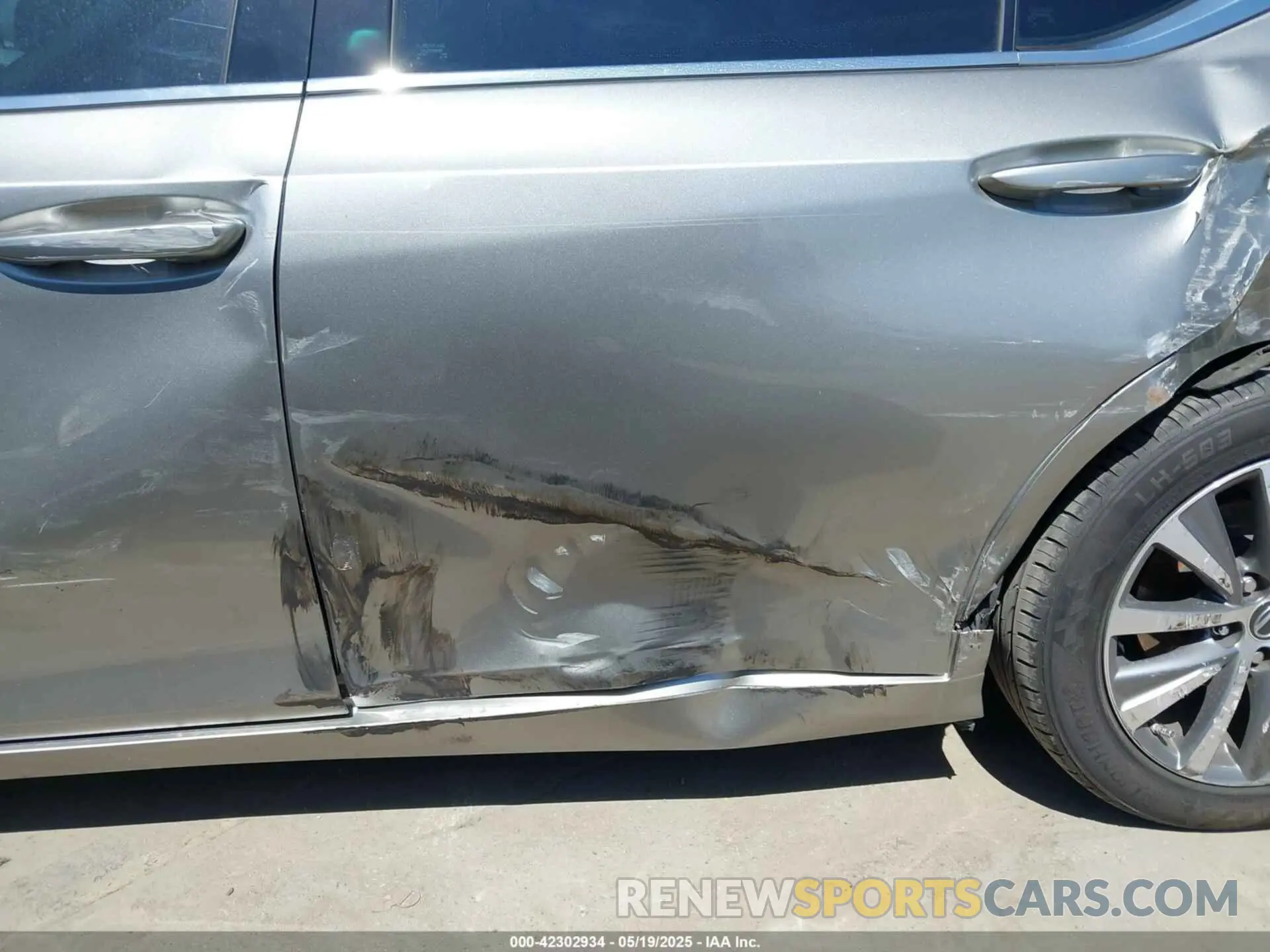 17 Photograph of a damaged car 58ACA1C1XMU007576 LEXUS ES 300H 2021