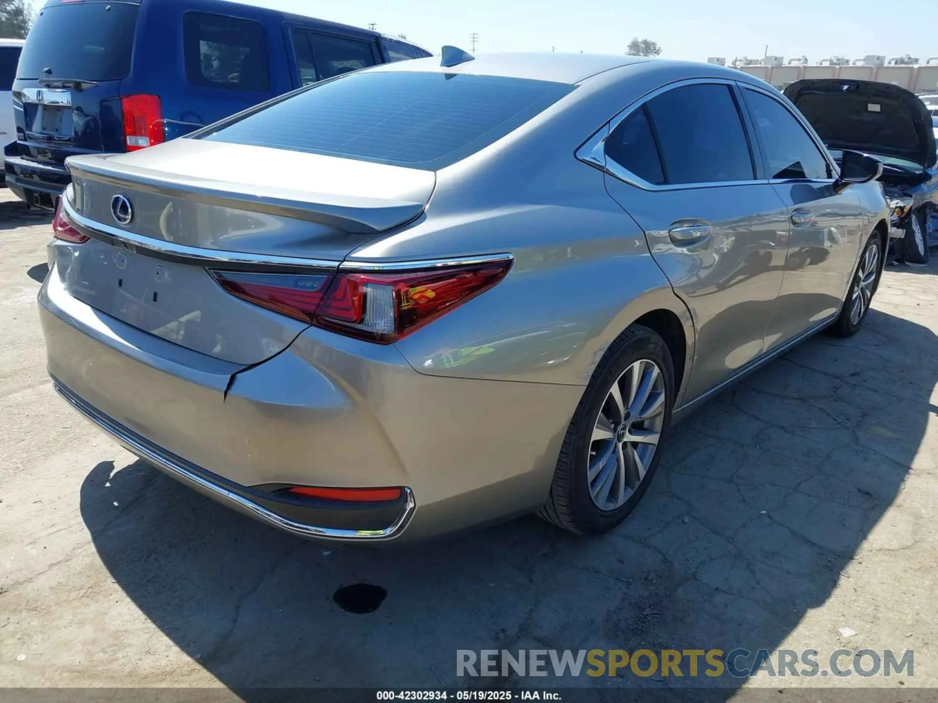 4 Photograph of a damaged car 58ACA1C1XMU007576 LEXUS ES 300H 2021