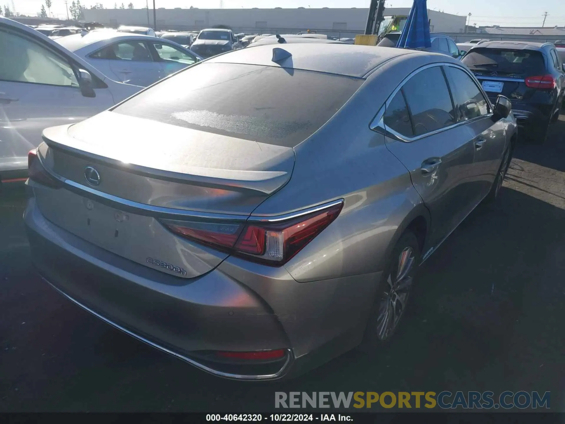 4 Photograph of a damaged car 58ADA1C12MU001260 LEXUS ES 300H 2021