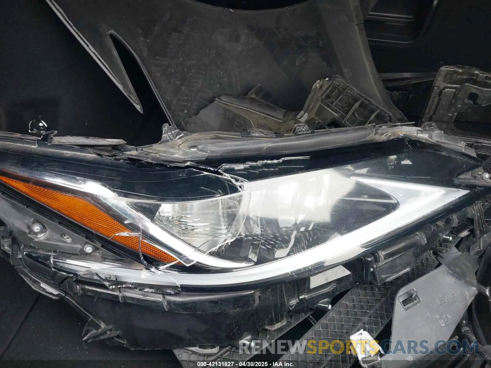 18 Photograph of a damaged car 58ADA1C12MU004997 LEXUS ES 300H 2021