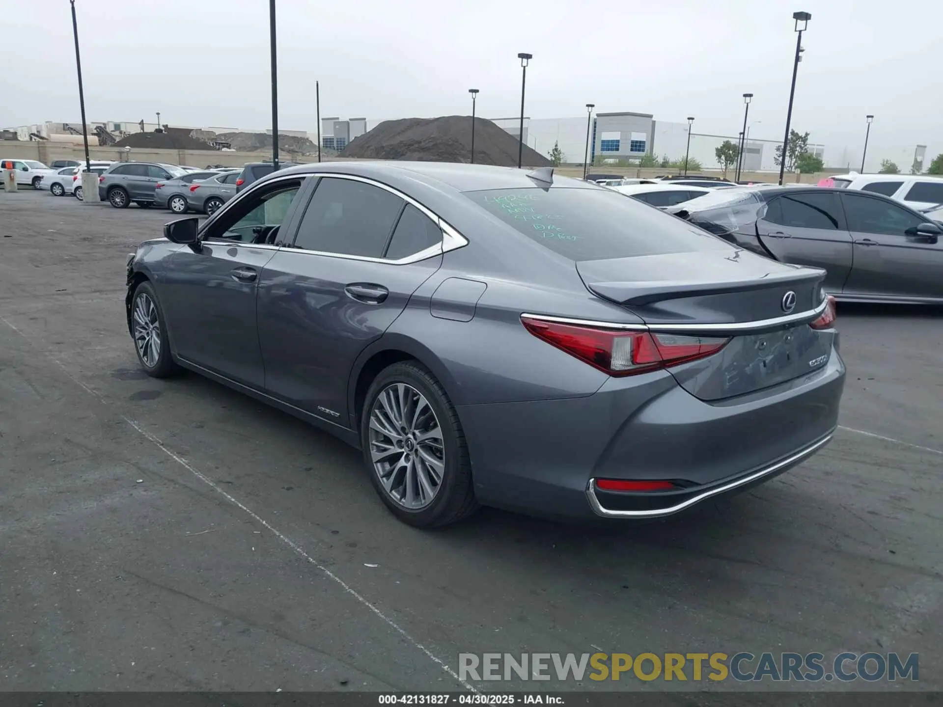 3 Photograph of a damaged car 58ADA1C12MU004997 LEXUS ES 300H 2021