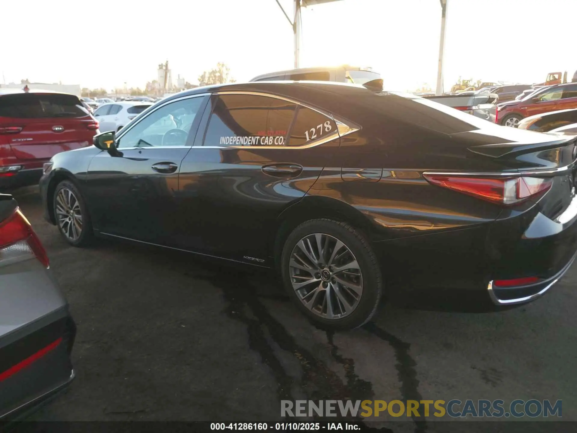 14 Photograph of a damaged car 58ADA1C13MU005334 LEXUS ES 300H 2021