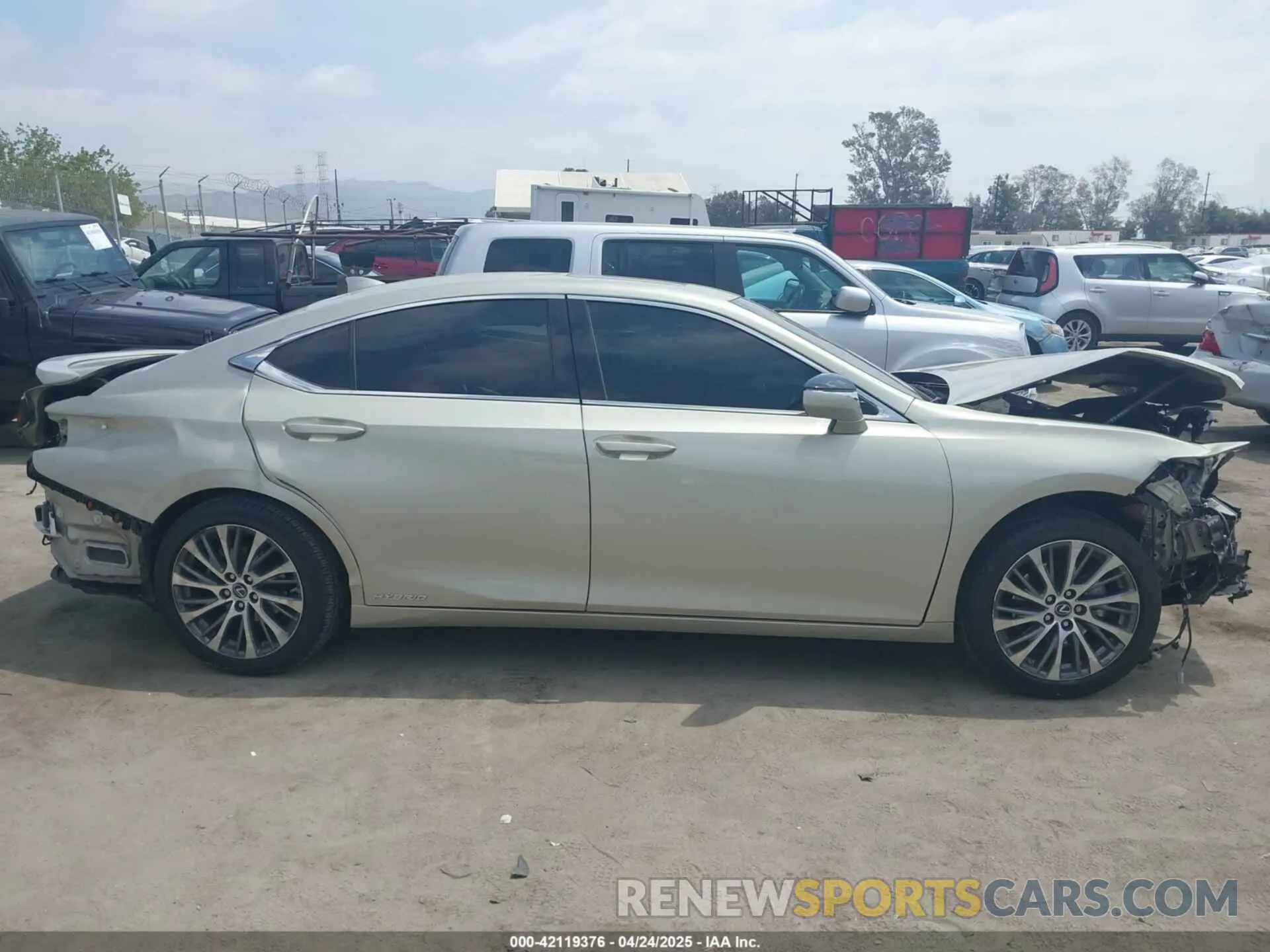 13 Photograph of a damaged car 58ADA1C13MU006581 LEXUS ES 300H 2021