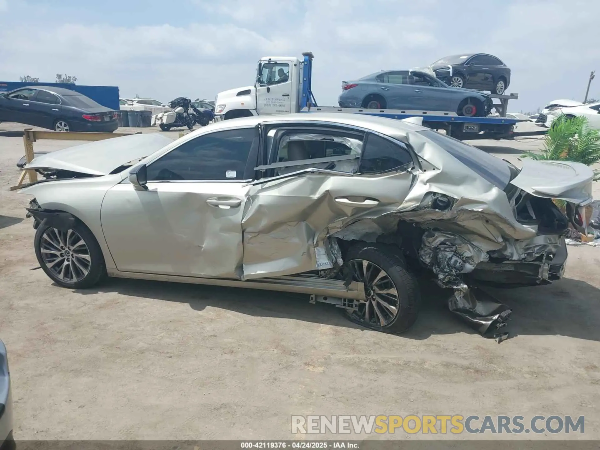 14 Photograph of a damaged car 58ADA1C13MU006581 LEXUS ES 300H 2021
