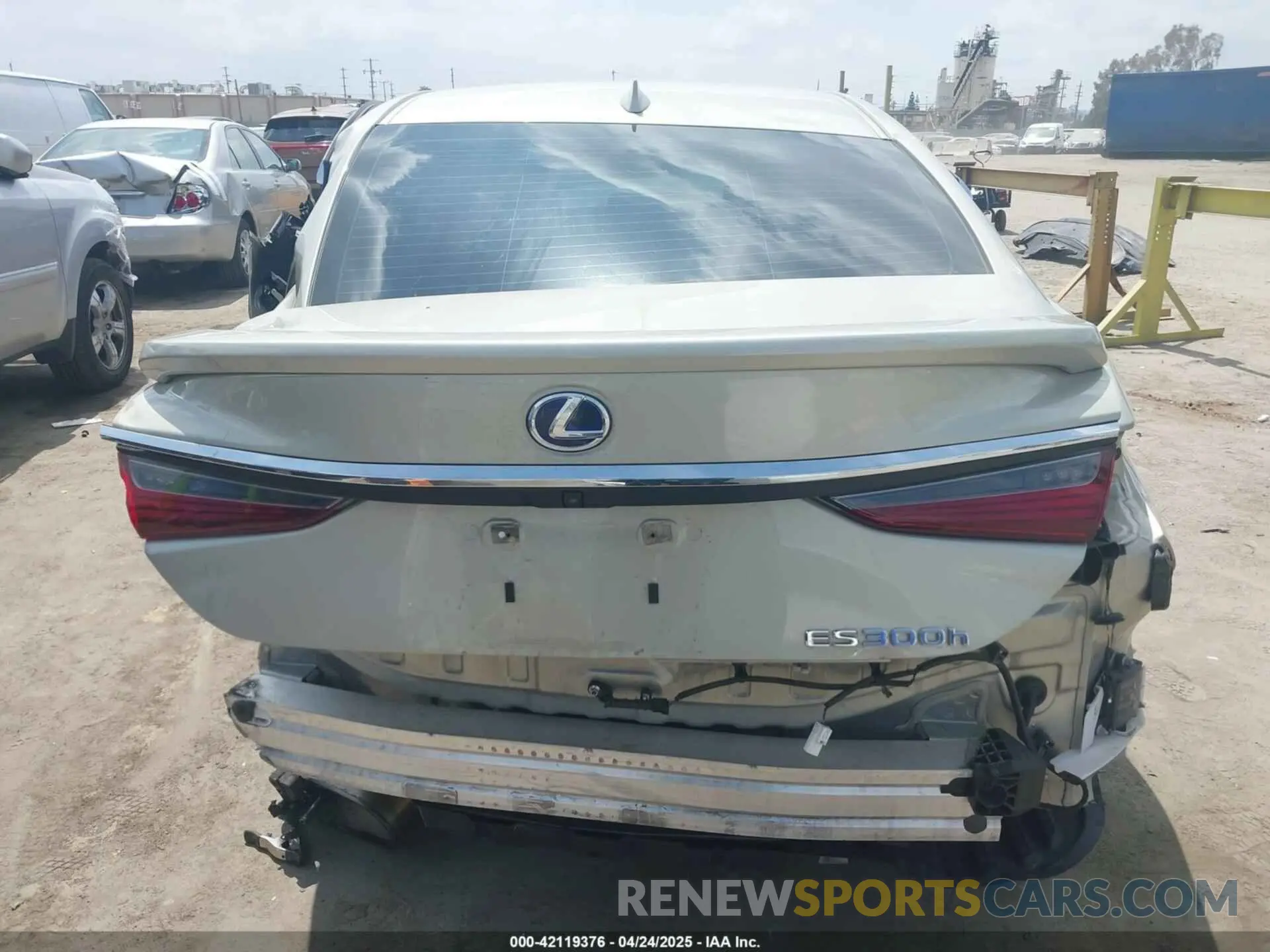 16 Photograph of a damaged car 58ADA1C13MU006581 LEXUS ES 300H 2021
