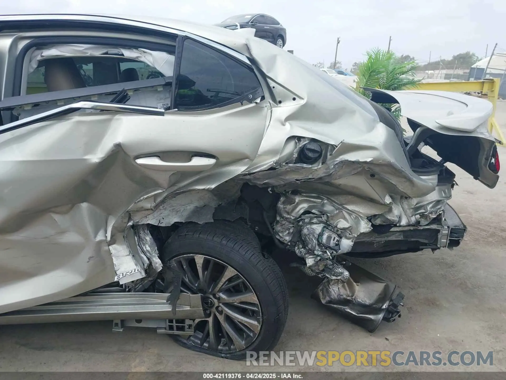 6 Photograph of a damaged car 58ADA1C13MU006581 LEXUS ES 300H 2021