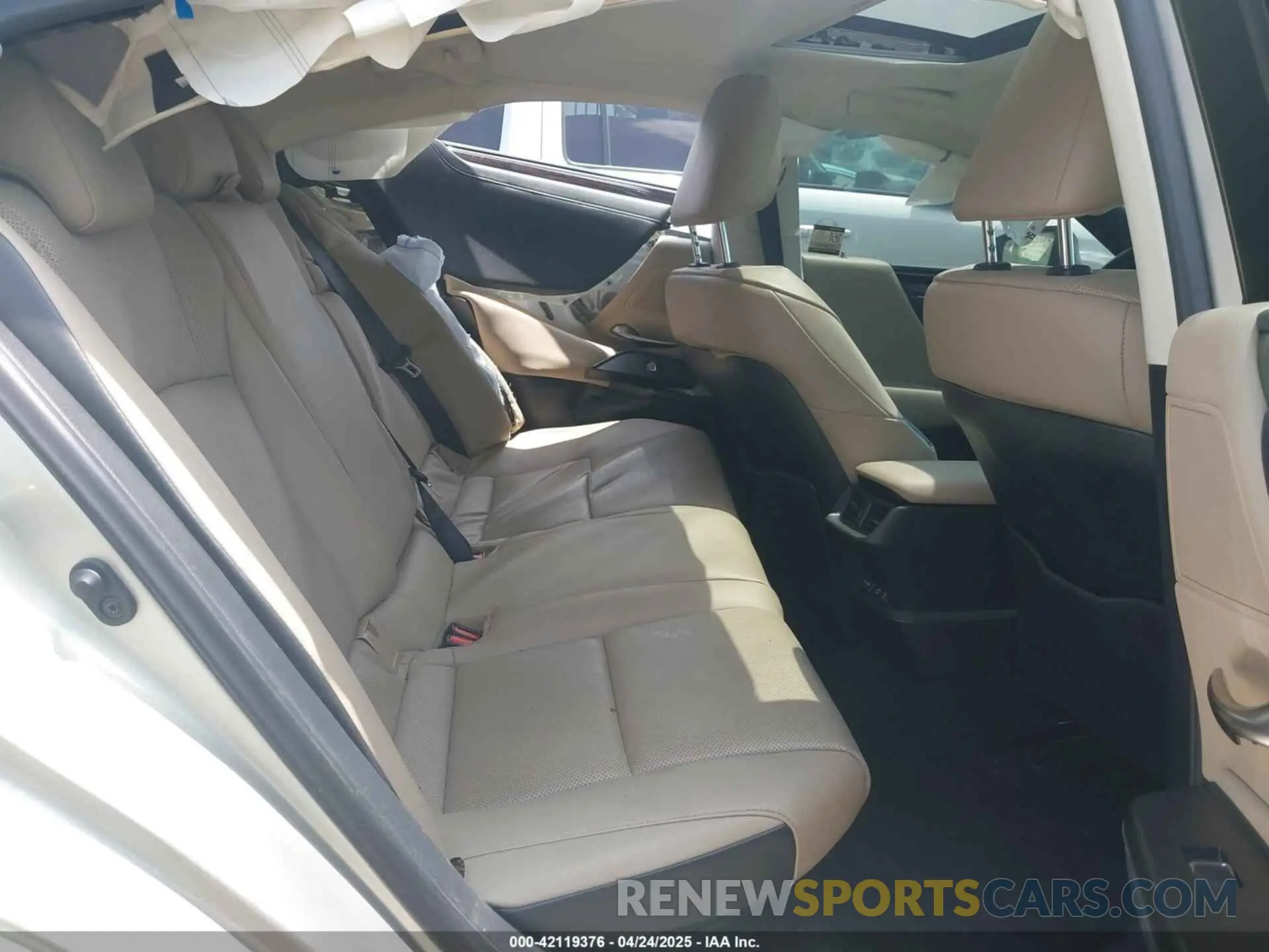 8 Photograph of a damaged car 58ADA1C13MU006581 LEXUS ES 300H 2021