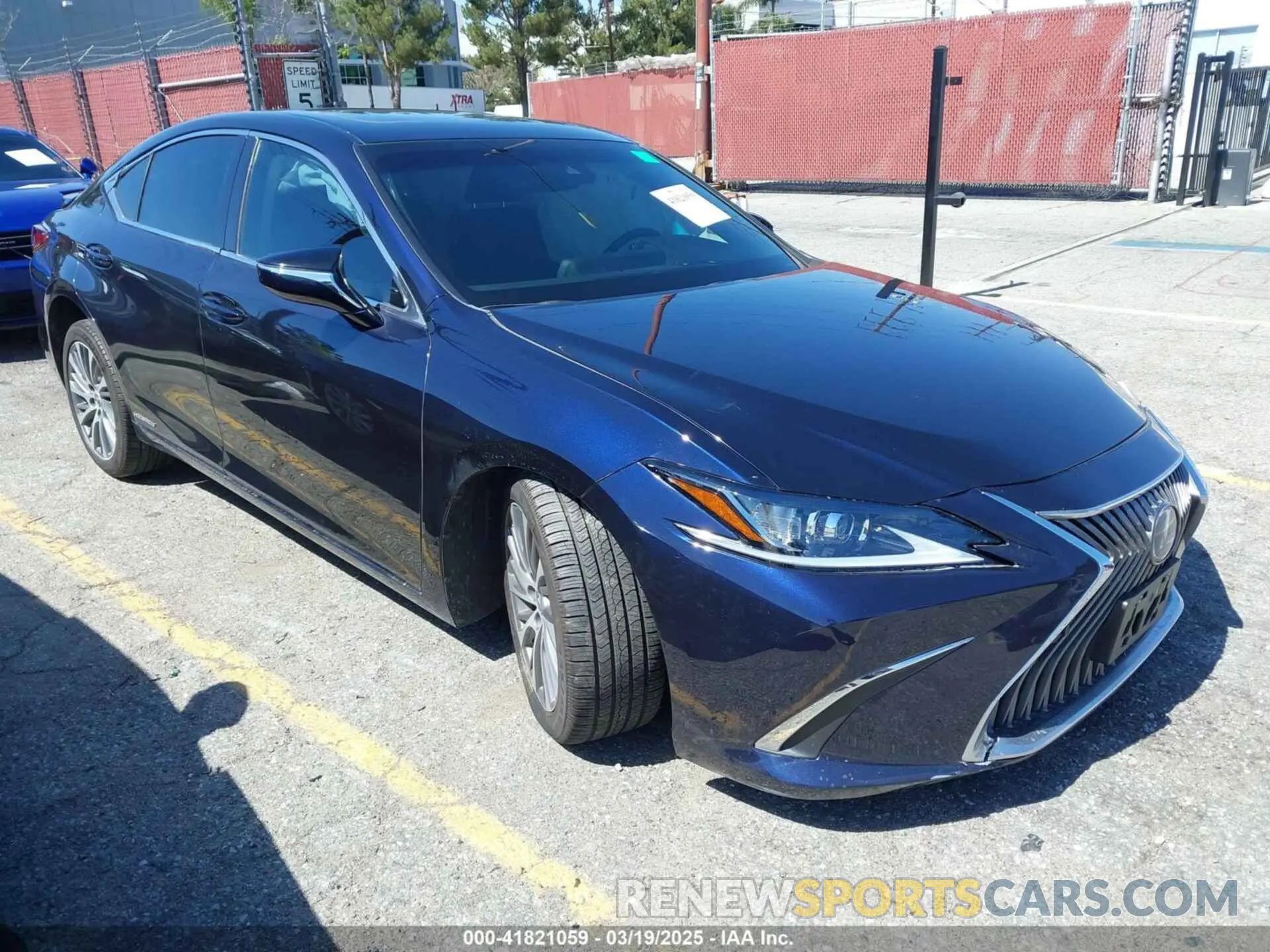 1 Photograph of a damaged car 58ADA1C16MU008101 LEXUS ES 300H 2021