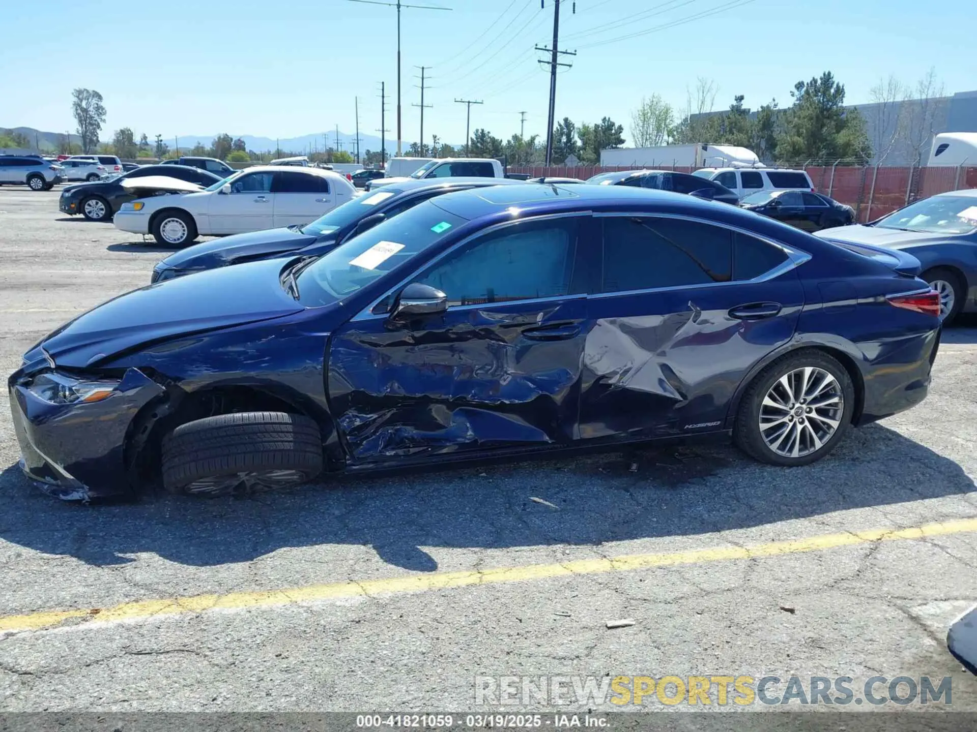 14 Photograph of a damaged car 58ADA1C16MU008101 LEXUS ES 300H 2021