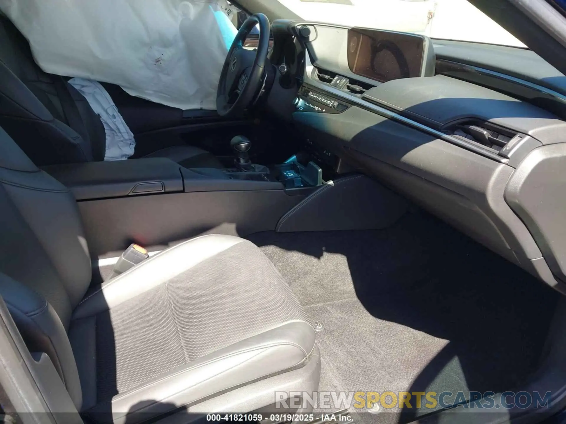 5 Photograph of a damaged car 58ADA1C16MU008101 LEXUS ES 300H 2021