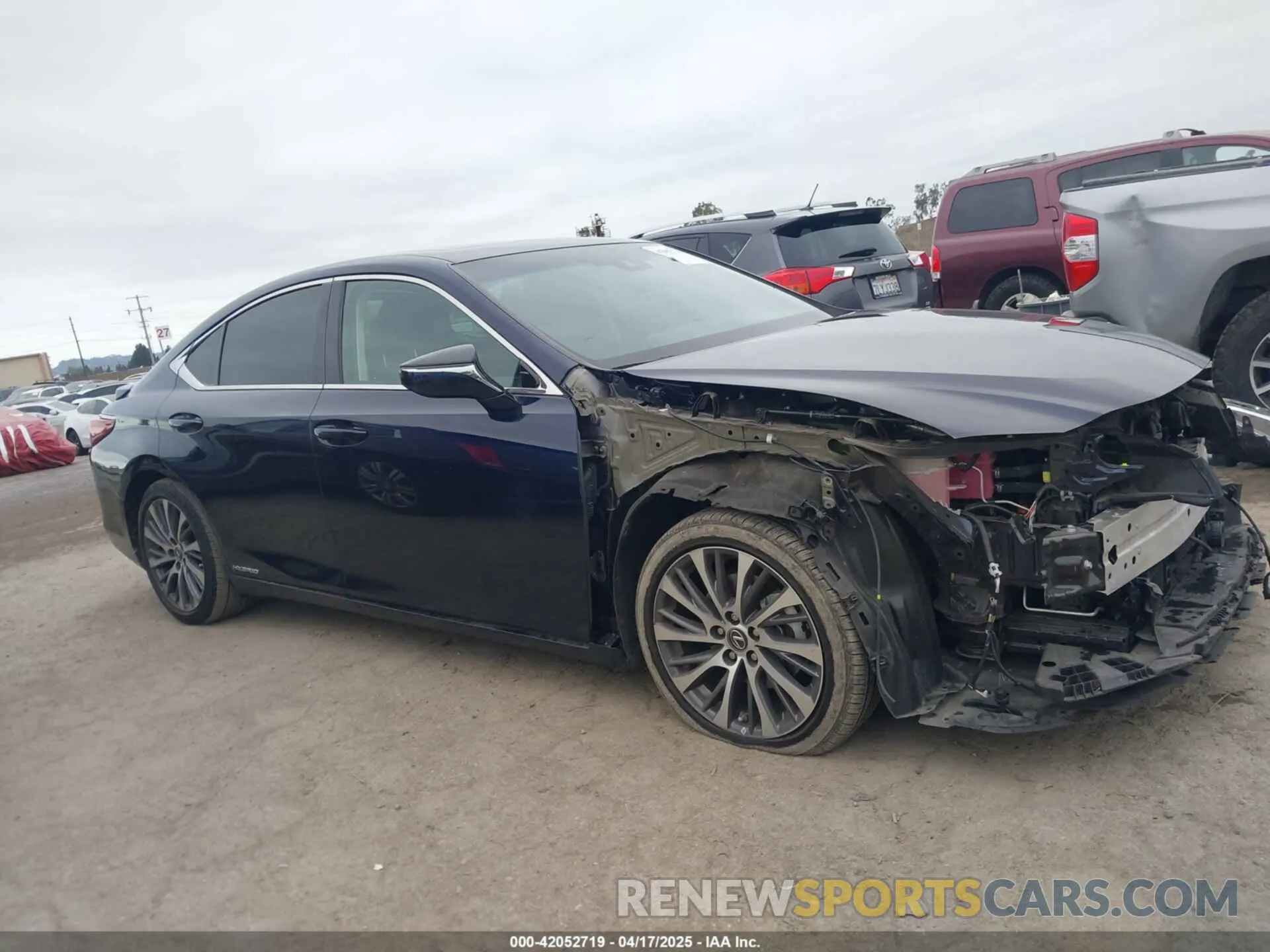 14 Photograph of a damaged car 58ADA1C19MU012790 LEXUS ES 300H 2021
