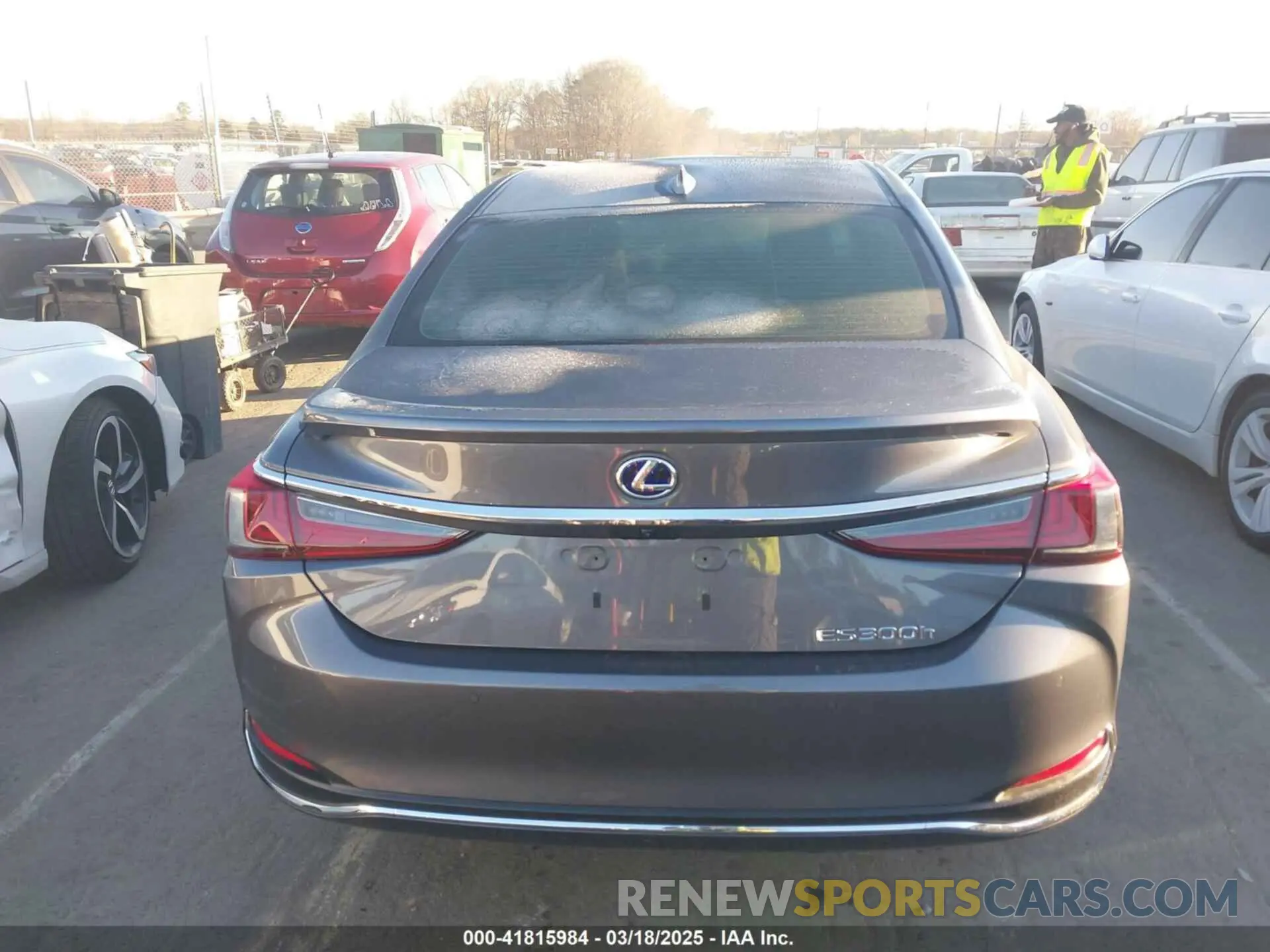 16 Photograph of a damaged car 58ADA1C1XMU001121 LEXUS ES 300H 2021