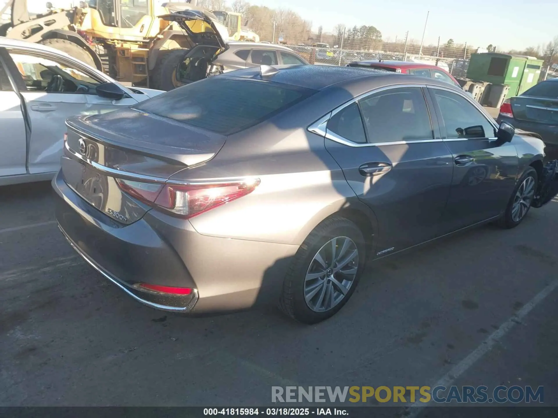 4 Photograph of a damaged car 58ADA1C1XMU001121 LEXUS ES 300H 2021