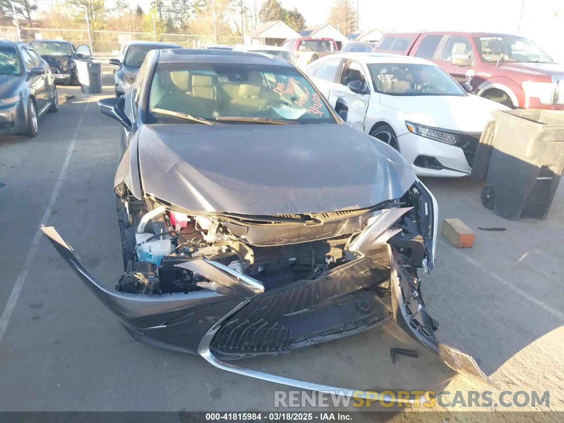 6 Photograph of a damaged car 58ADA1C1XMU001121 LEXUS ES 300H 2021