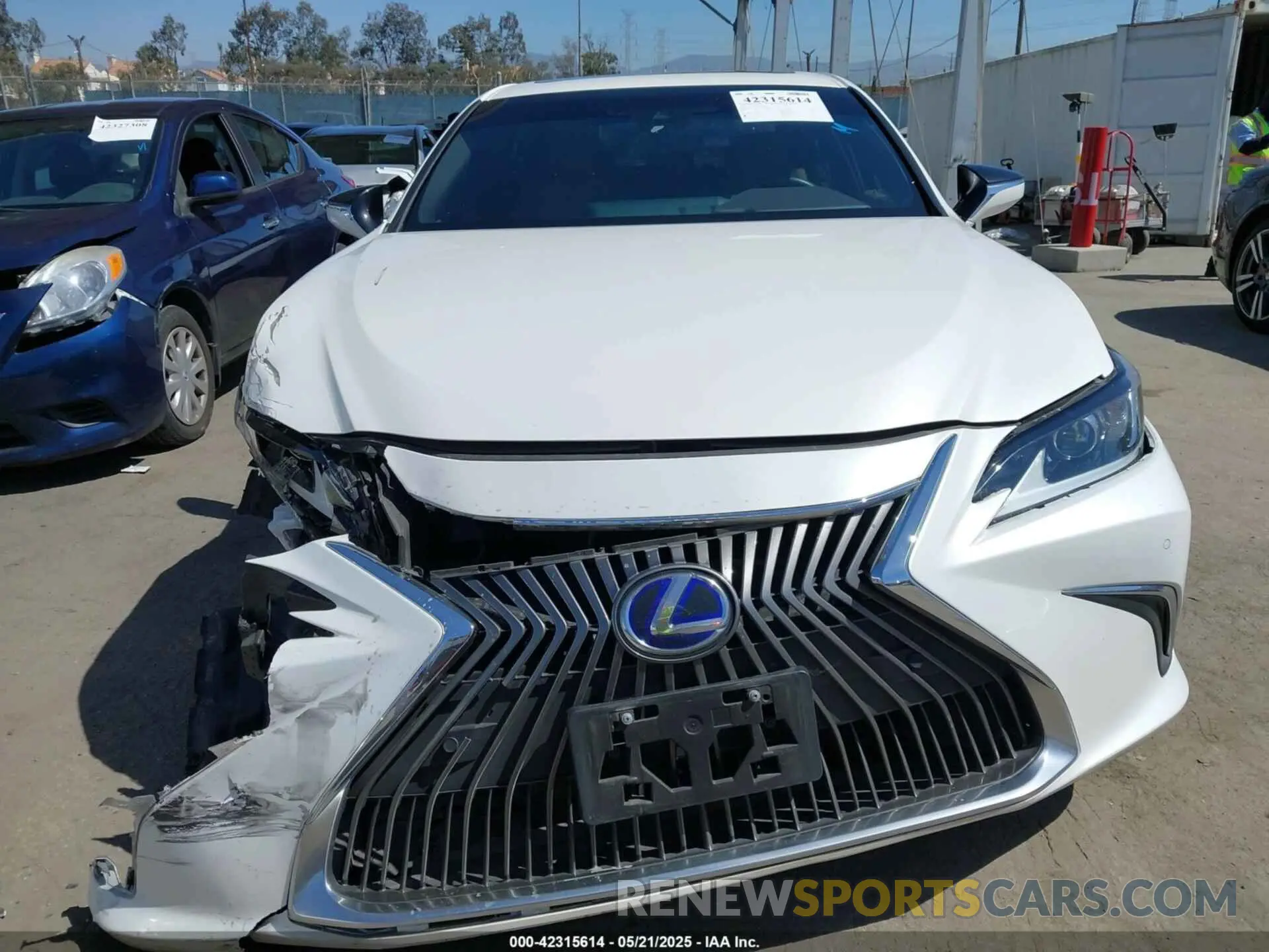 12 Photograph of a damaged car 58ADA1C1XMU003788 LEXUS ES 300H 2021