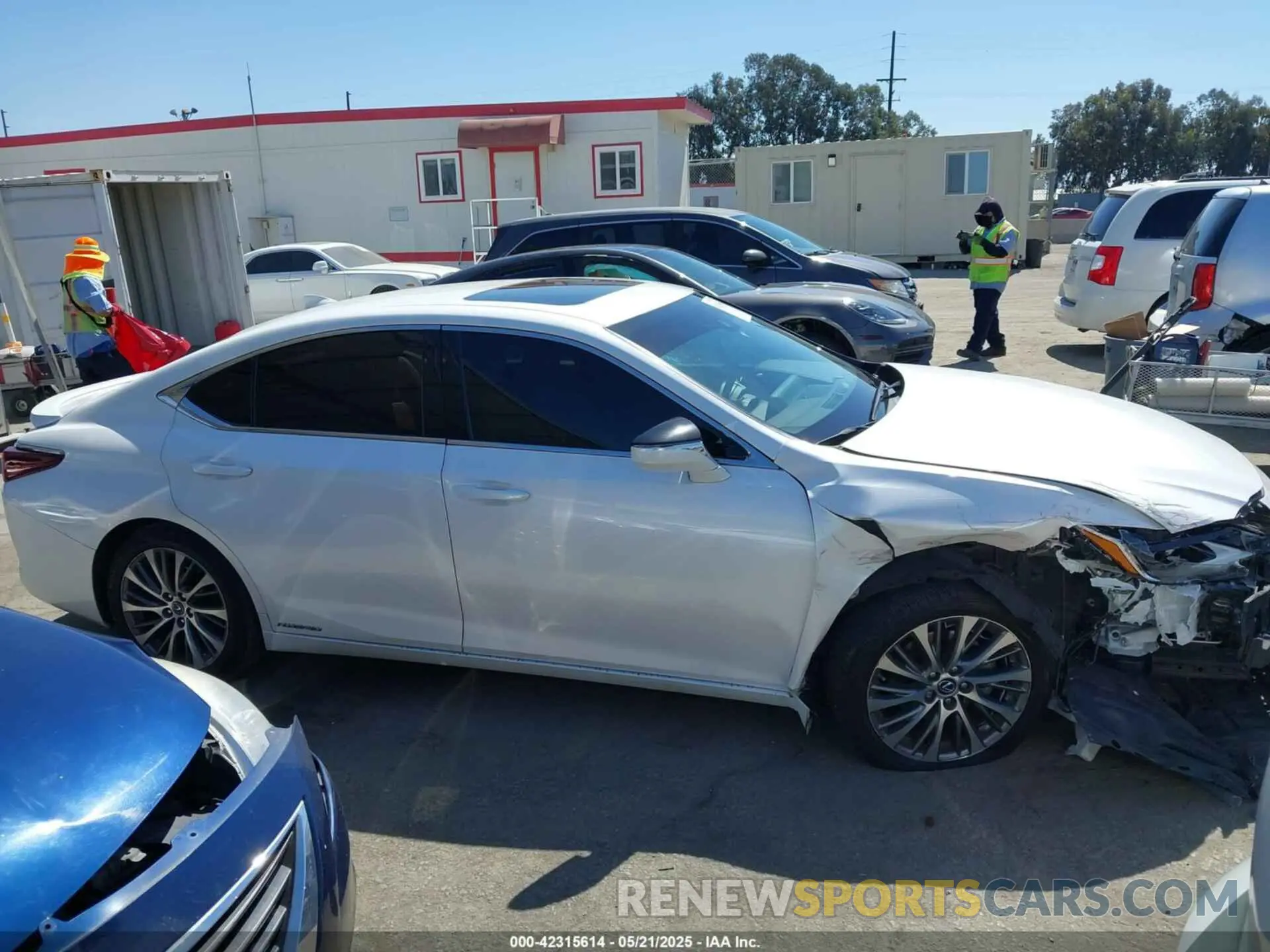13 Photograph of a damaged car 58ADA1C1XMU003788 LEXUS ES 300H 2021