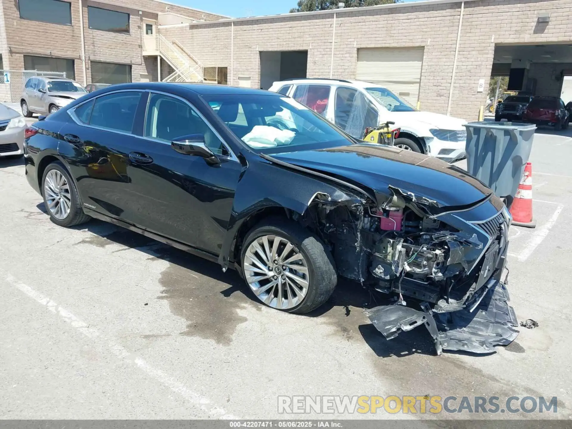 1 Photograph of a damaged car 58AEA1C11MU012609 LEXUS ES 300H 2021