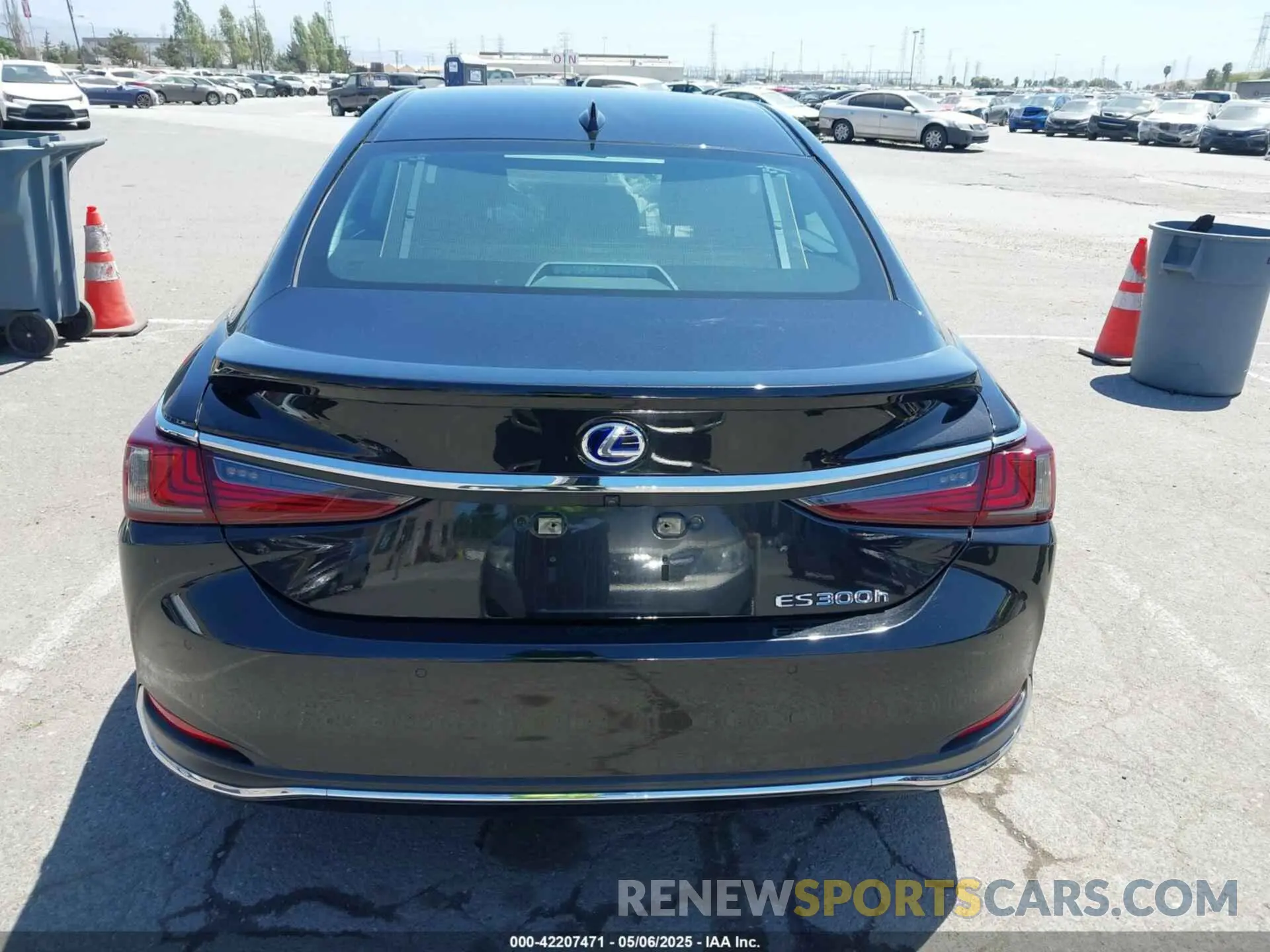 16 Photograph of a damaged car 58AEA1C11MU012609 LEXUS ES 300H 2021