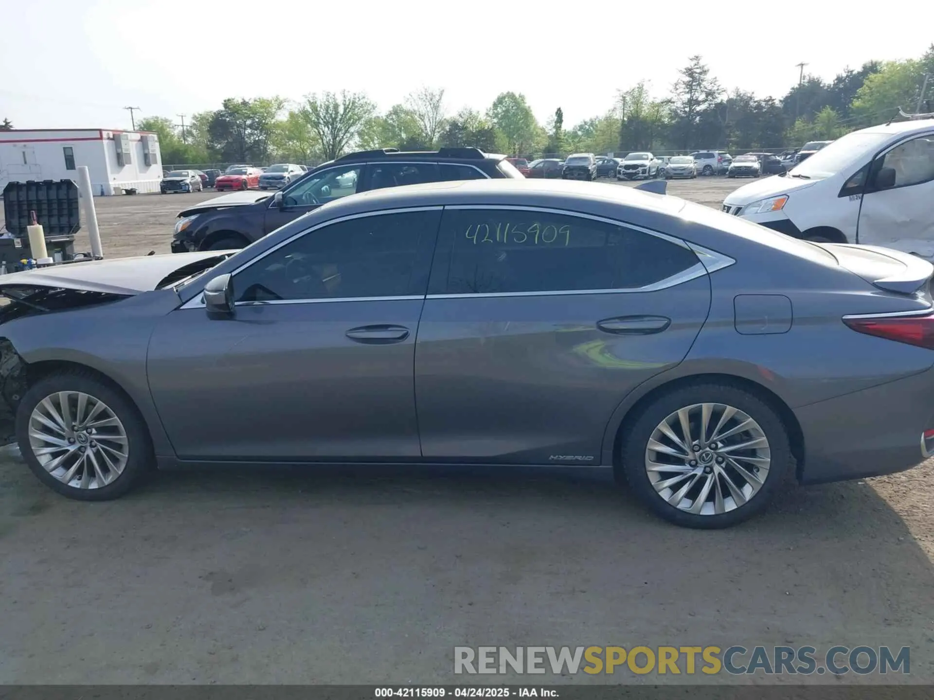 14 Photograph of a damaged car 58AEA1C13MU005774 LEXUS ES 300H 2021